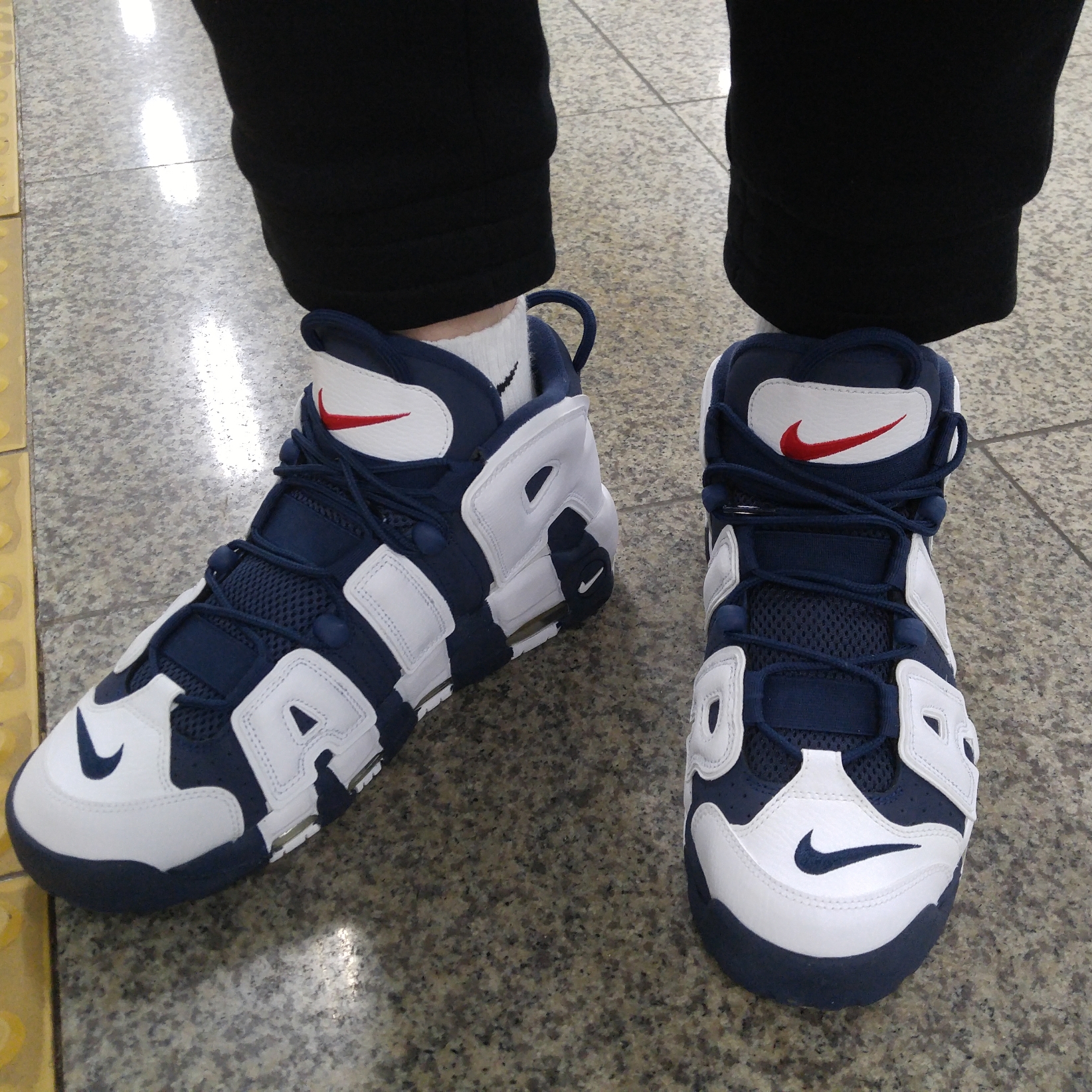 Nike Air More Uptempo Olympic 2016 착용 스타일 - 2