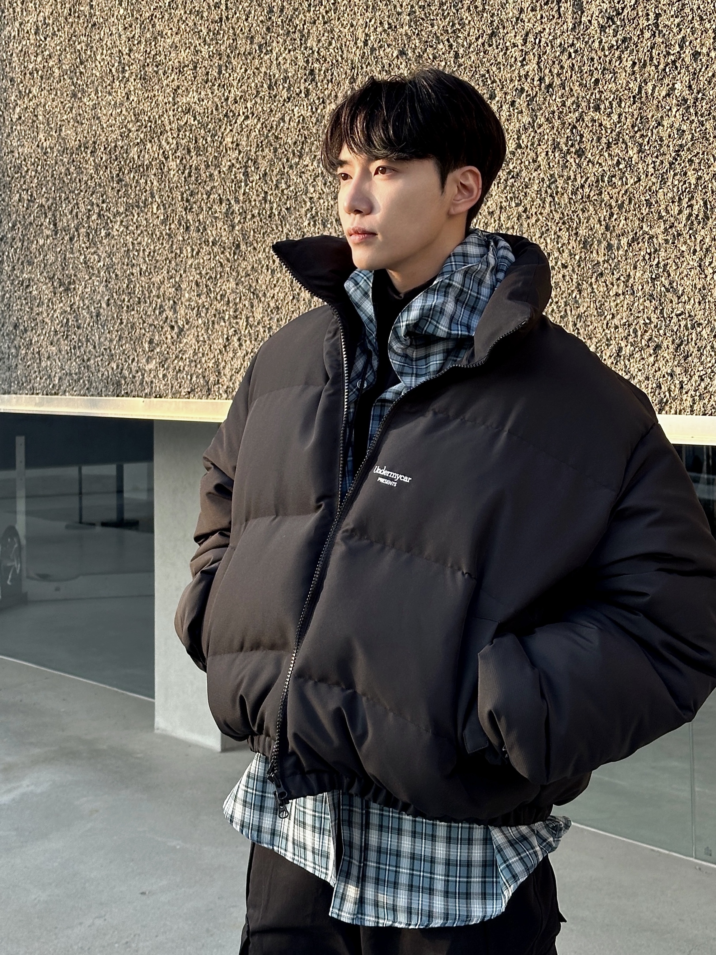 Undermycar Mu.15 Anti Fxxking Logo Play Triple Logo Crop Padding Jacket Black, Ader Error Log; Khalif Blue 착용 스타일 - 6