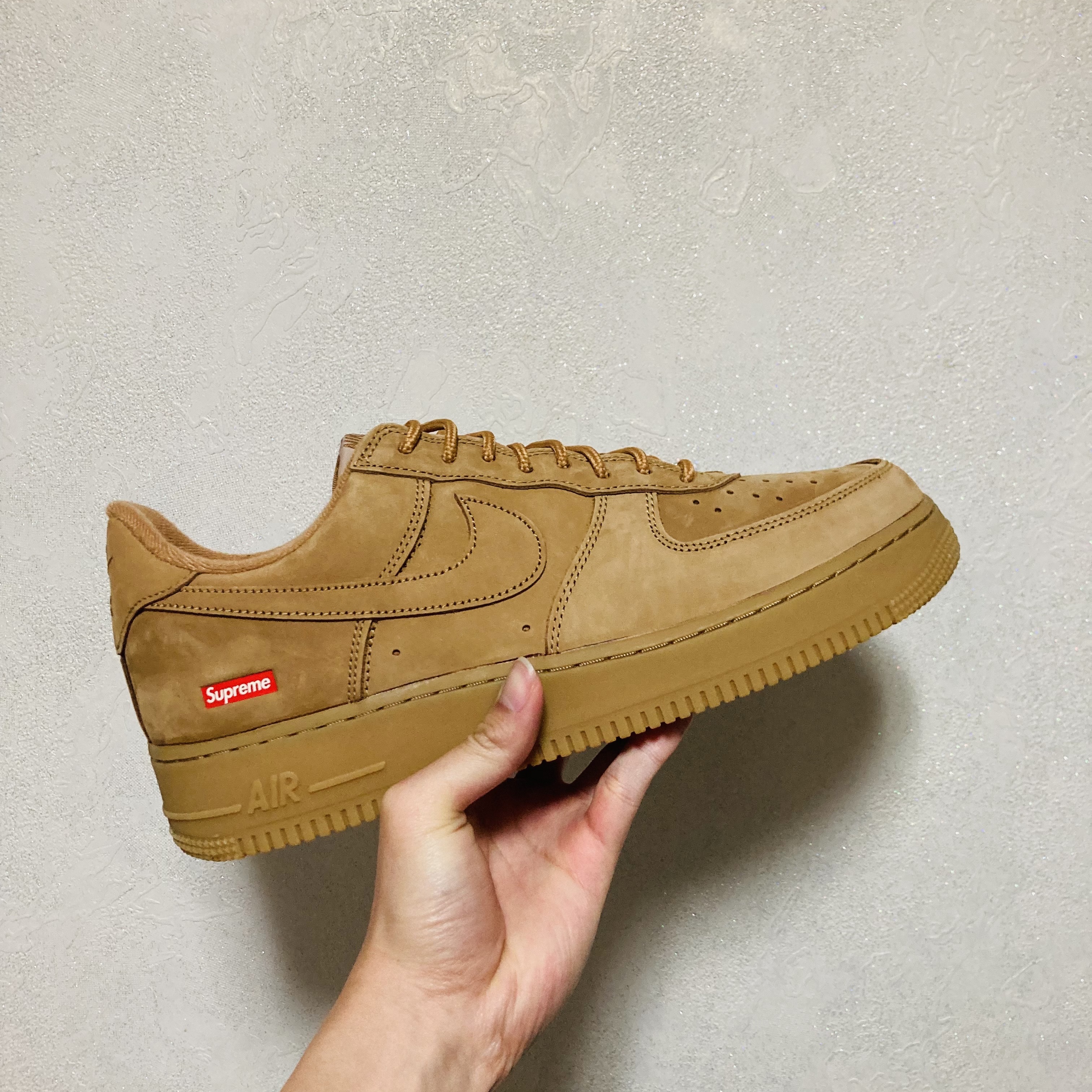 Nike x Supreme Air Force 1 Low Flax 착용 스타일