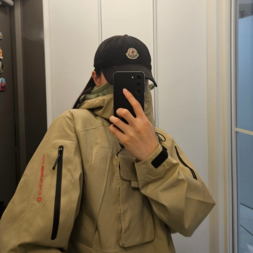 Nike x Travis Scott NRG BH Jacket Limestone - Asia, Nike V2K Run Summit White Metallic Silver 착용 스타일 - 4