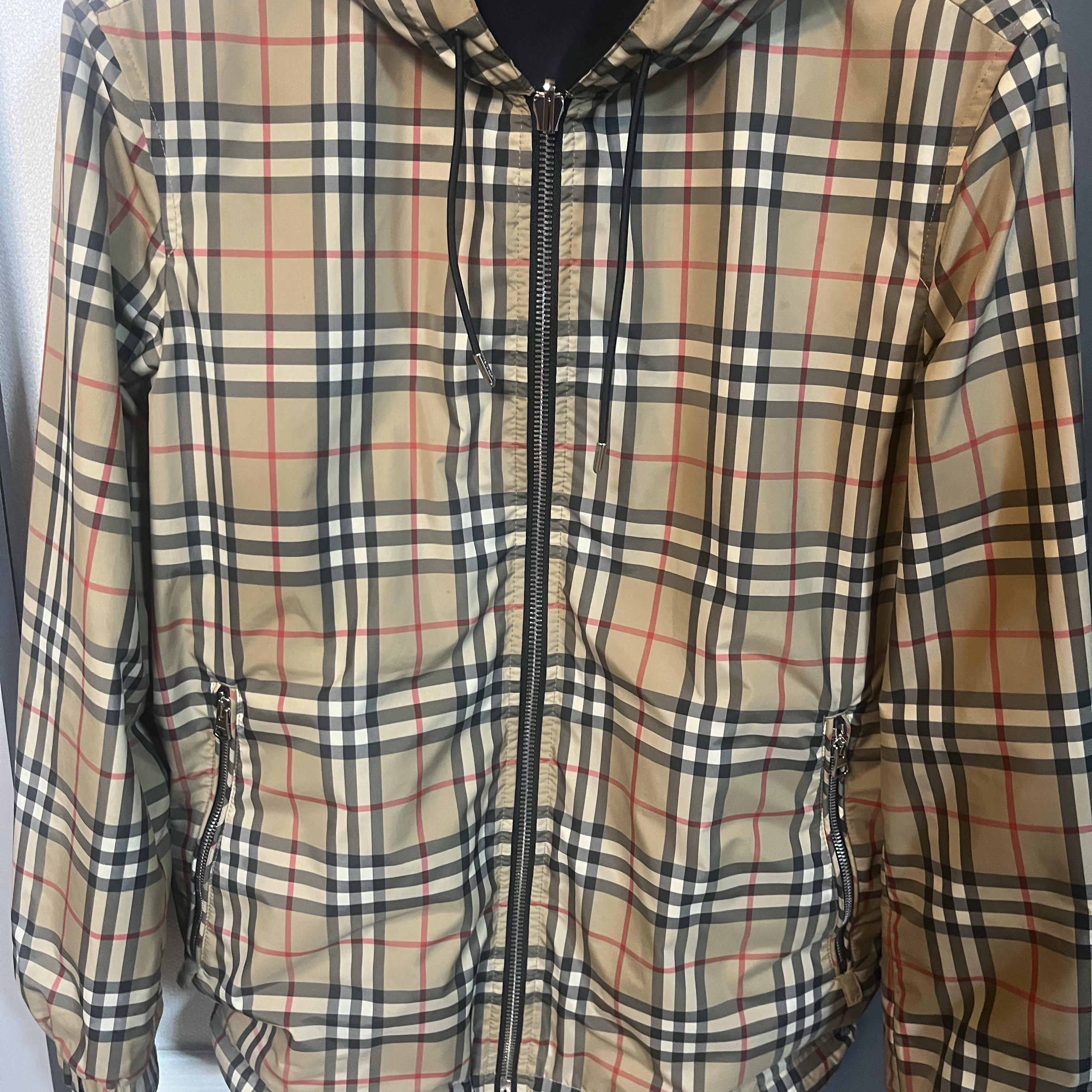 Burberry Reversible Vintage Check Hooded Jacket Archive Beige 착용 스타일