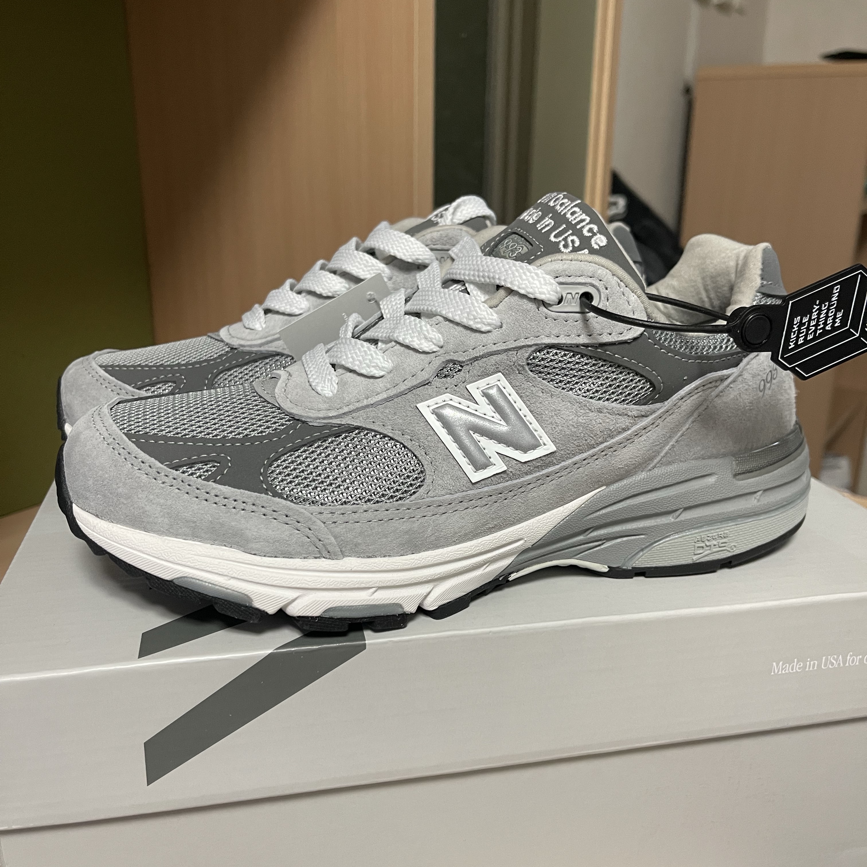 (W) New Balance 993 Made in USA Grey - B Standard 착용 스타일 - 2
