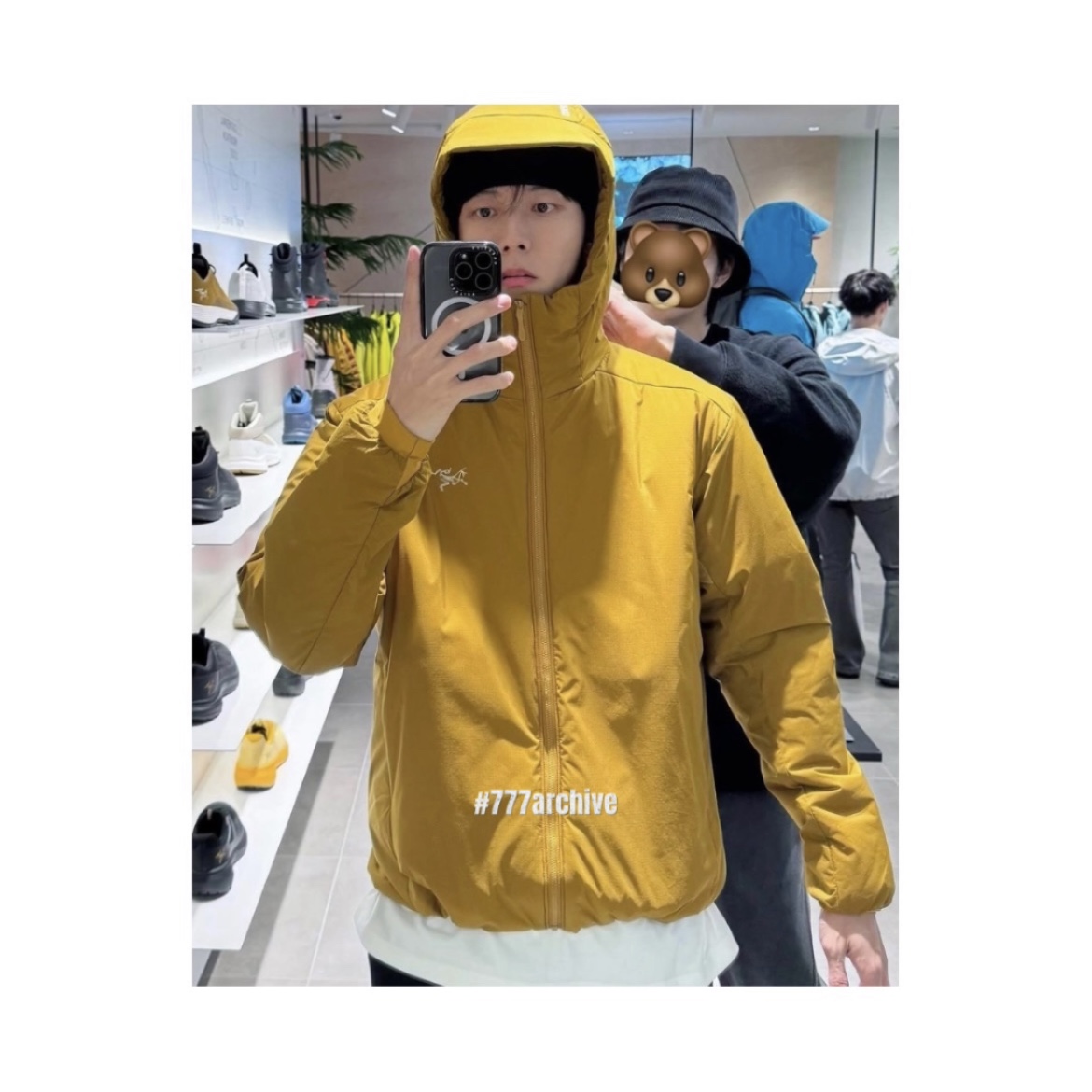 Thisisneverthat Ultralight Down Jacket Black, New Balance x Stone Island 991v2 Made in UK Black Olive Night 착용 스타일 - 5