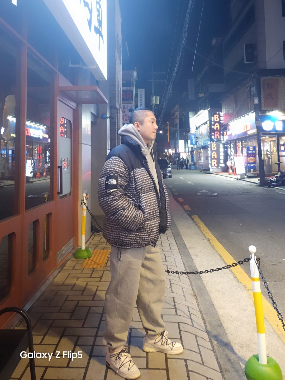Supreme x The North Face Studded Nuptse Jacket Black - 21SS, Nike x Stussy NRG RA Fleece Pants Dark Grey Heather (DJ9490-063) 착용 스타일 - 1