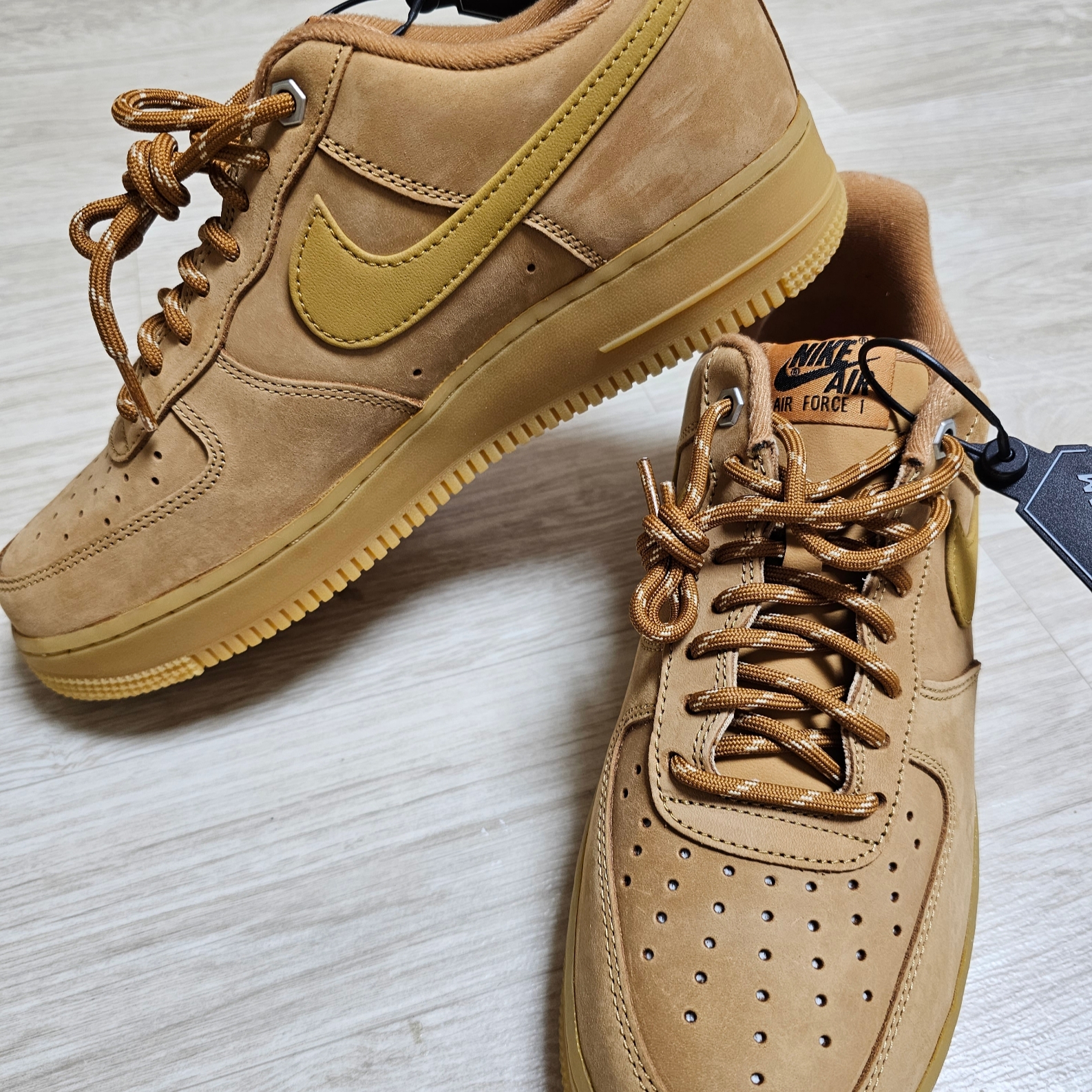 Nike Air Force 1 '07 WB Flax 착용 스타일