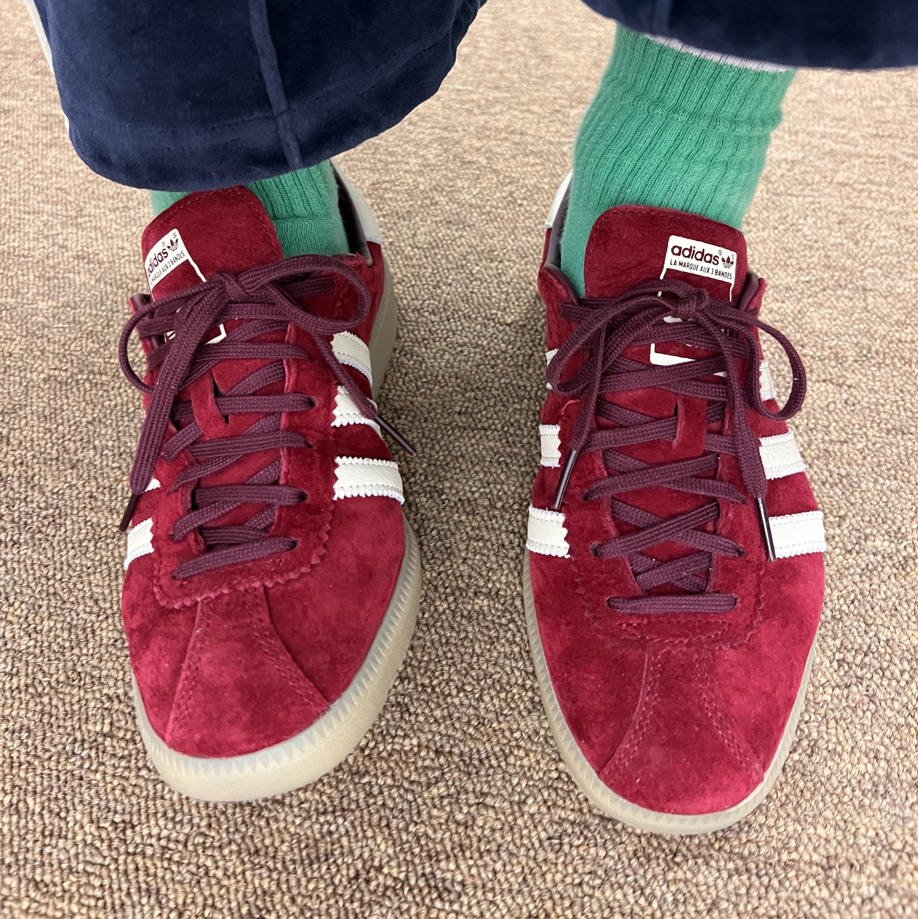 Adidas Bermuda College Burgundy 착용 스타일