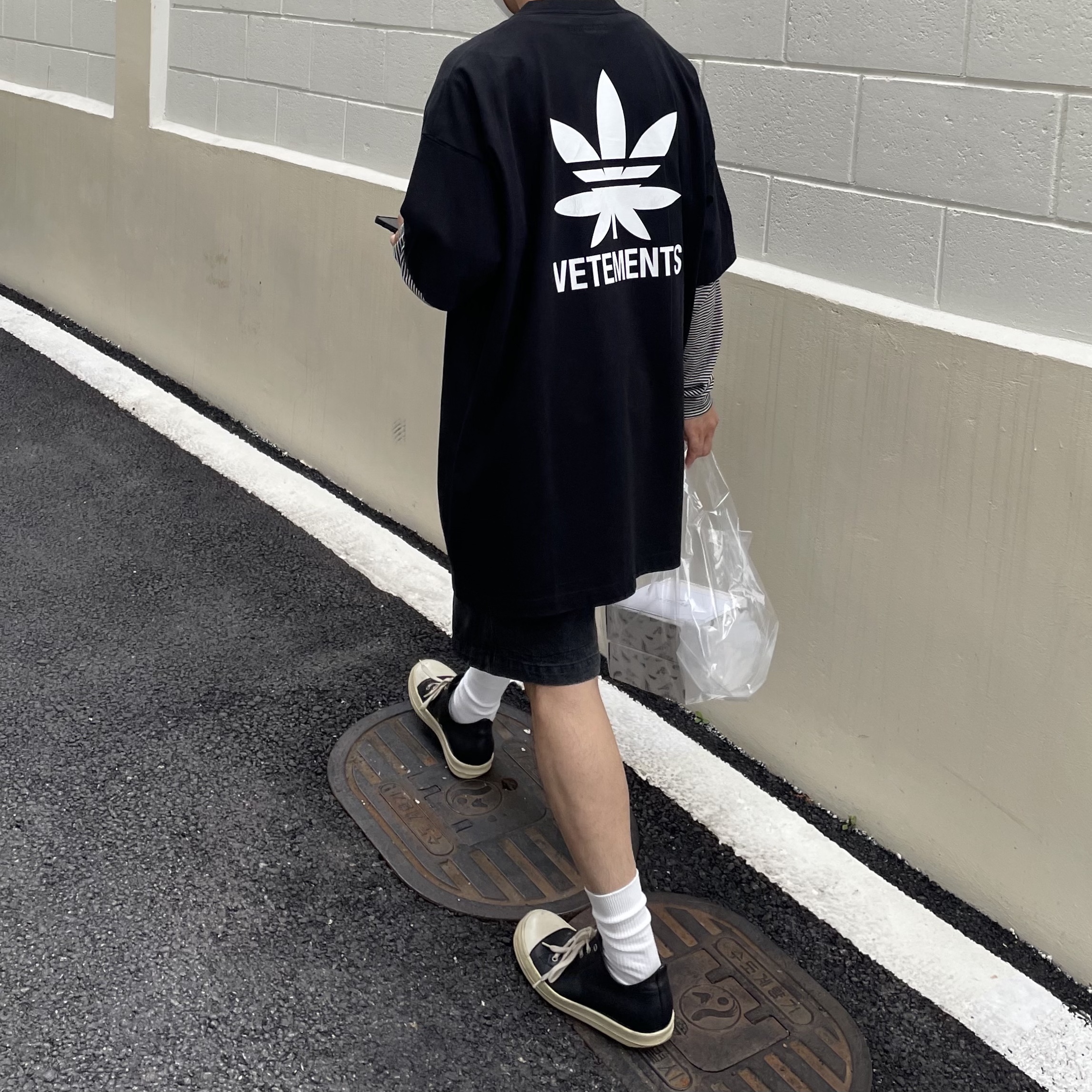 Rick Owens Full Grain Calf Leather Strobe Low Sneakers Black Milk White 착용 스타일 - 1