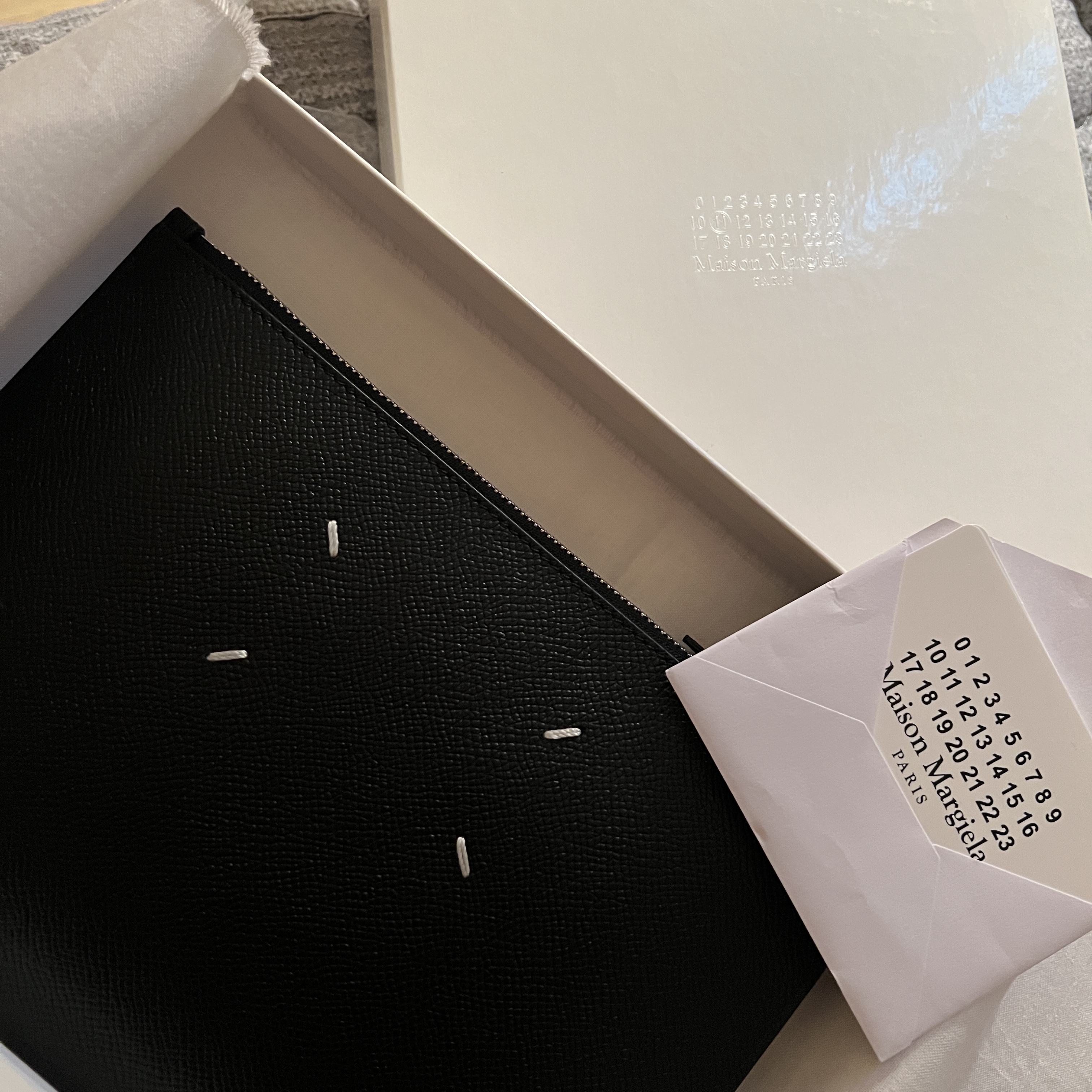Maison Margiela Bovine Leather Pouch Black 착용 스타일 - 2