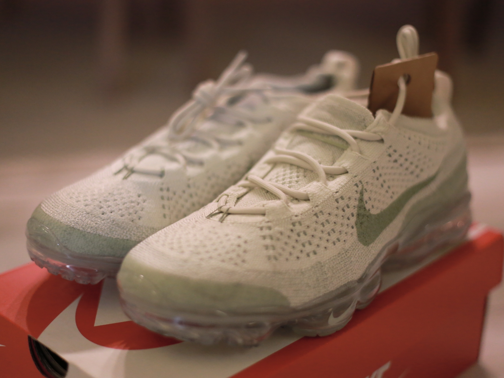 Nike Air Vapormax 2023 Flyknit Honeydew Sea Glass, (W) Nike Air Vapormax 2023 Flyknit White 착용 스타일 - 2
