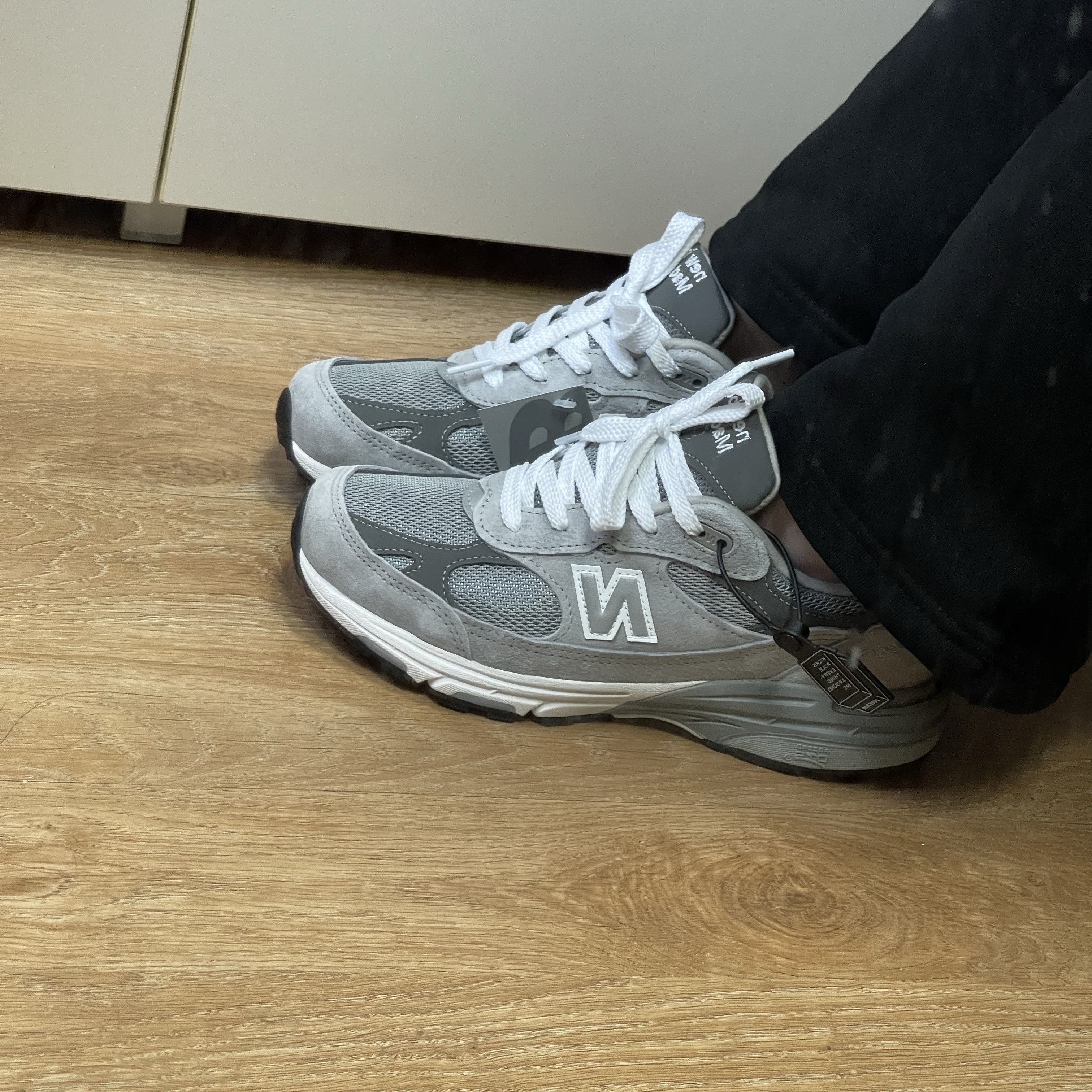 (W) New Balance 993 Made in USA Grey - B Standard 착용 스타일 - 1