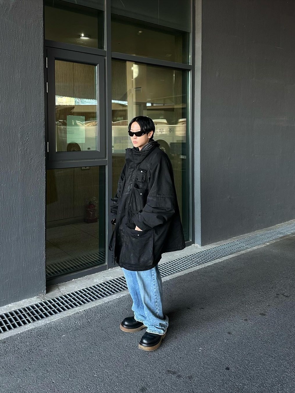 Gentle Monster x Maison Margiela MM003 Black Black 착용 스타일