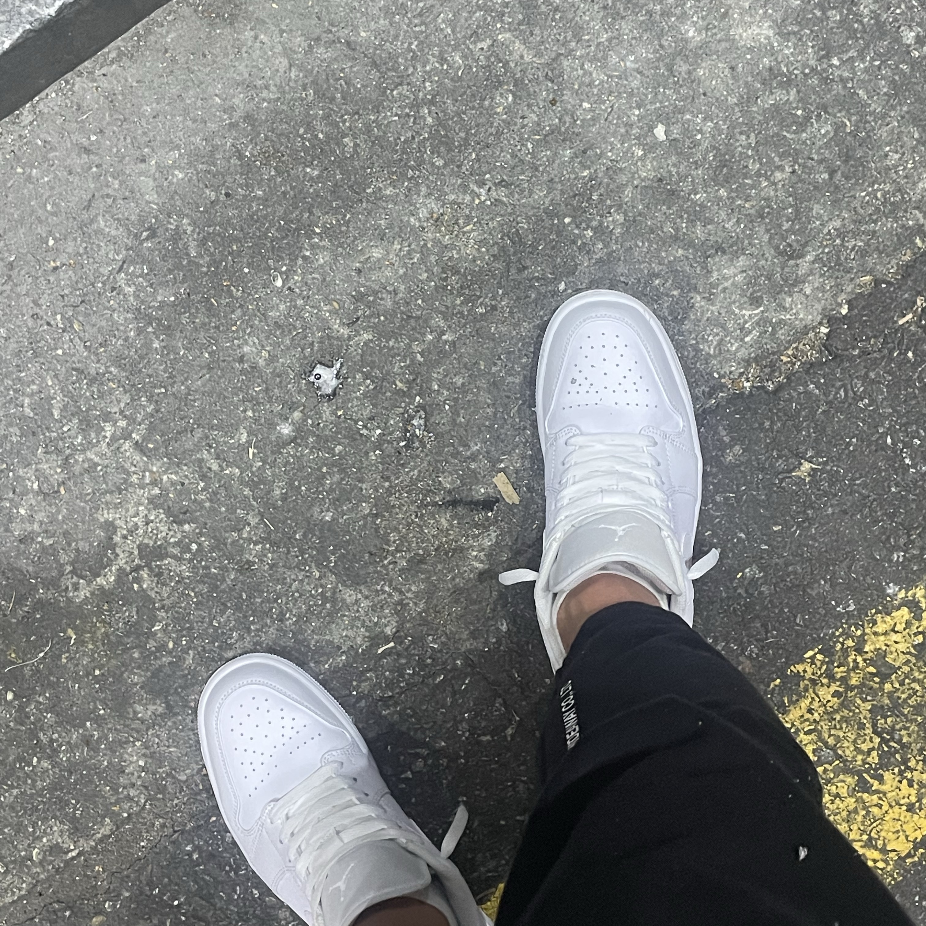 Jordan 1 Low Triple White 착용 스타일