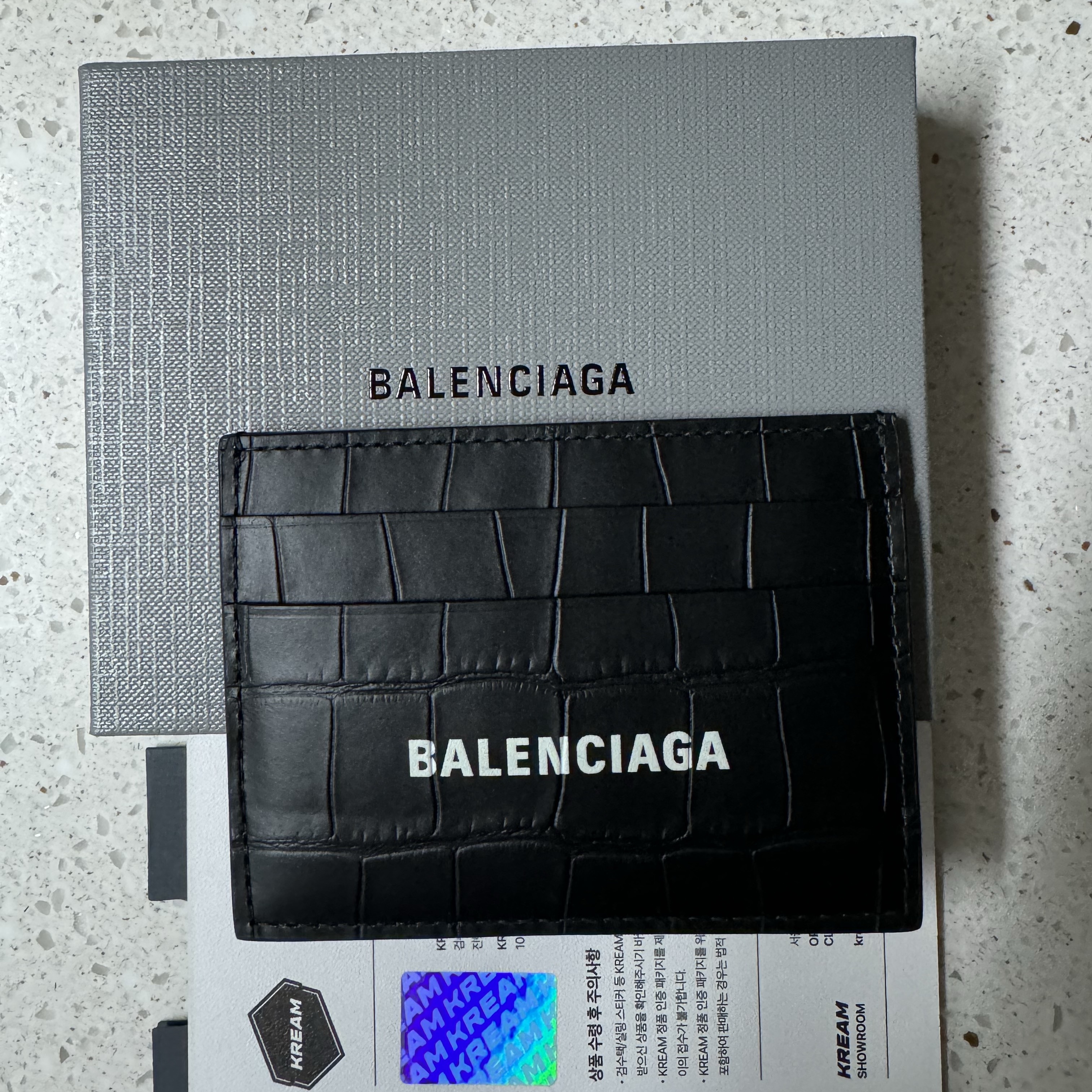 Balenciaga Matte Crocodile Embossed Calfskin Cash Card Holder Black 착용 스타일
