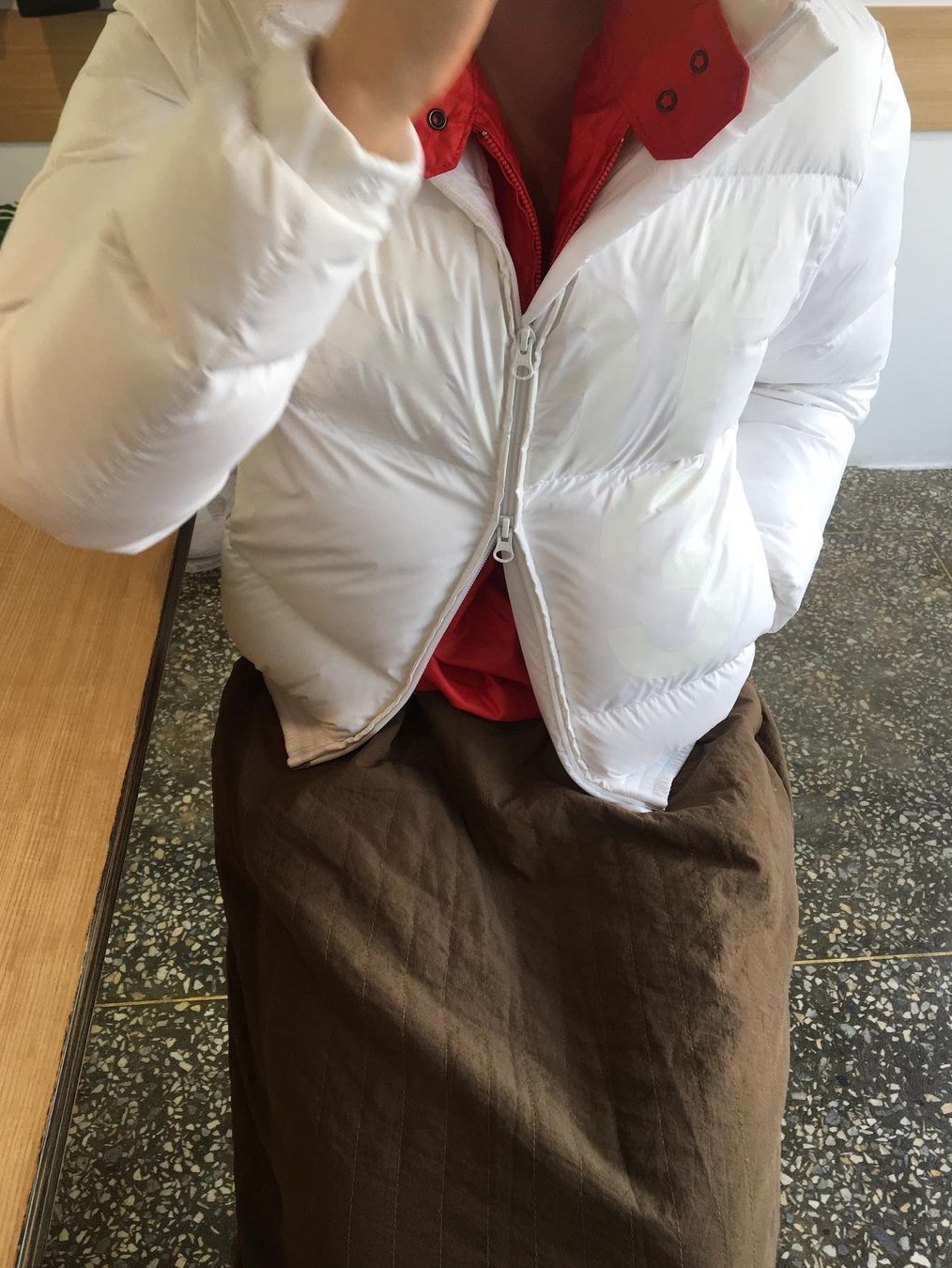 [KREAM 단독] Safarispot Women 1/2 Basic Safari Down Jacket White, [KREAM 단독] Safarispot Basic Safari Down Jacket White 착용 스타일 - 3