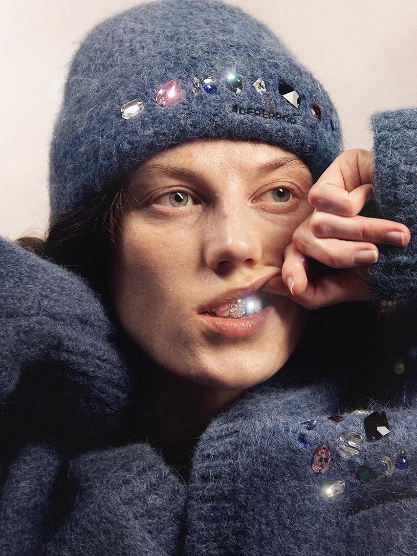 Ader Error Gemma Beanie Blue, Ader Error Gemma Cardigan Blue 착용 스타일 - 2