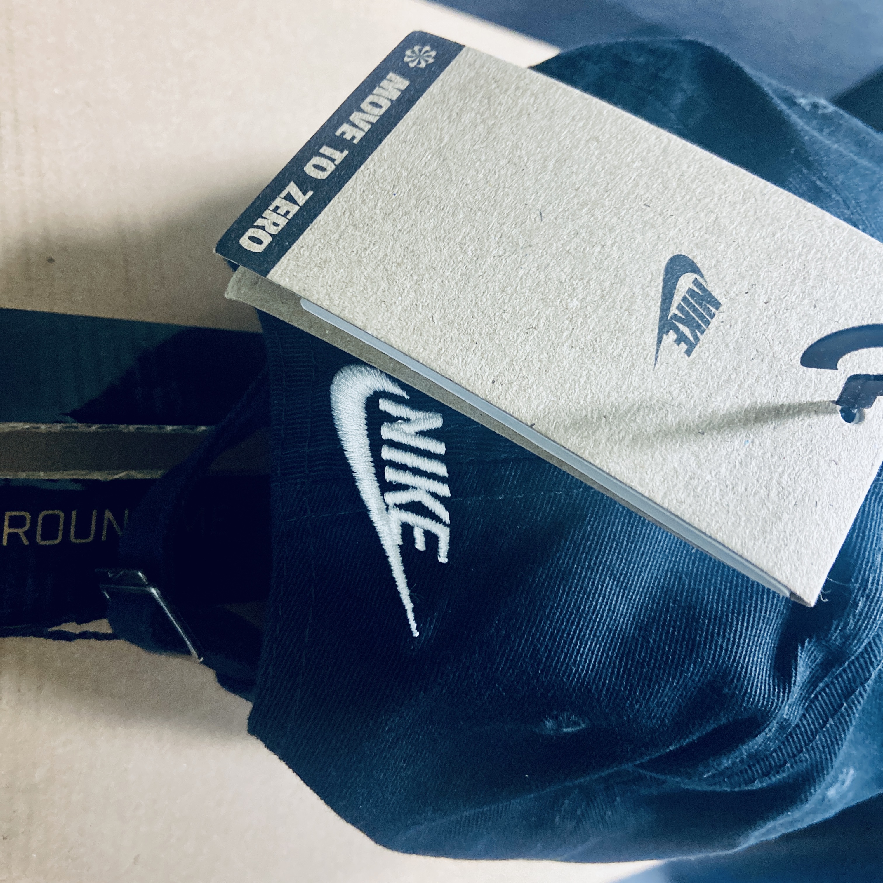 Nike Club Unstructured Tennis Cap Black White 착용 스타일 - 2