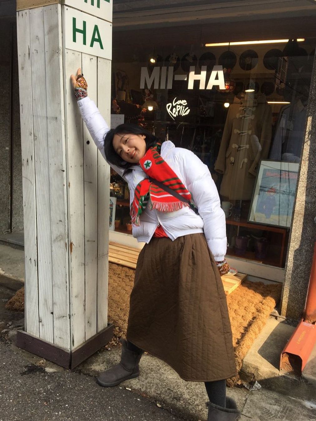 [KREAM 단독] Safarispot Women 1/2 Basic Safari Down Jacket White, [KREAM 단독] Safarispot Basic Safari Down Jacket White 착용 스타일