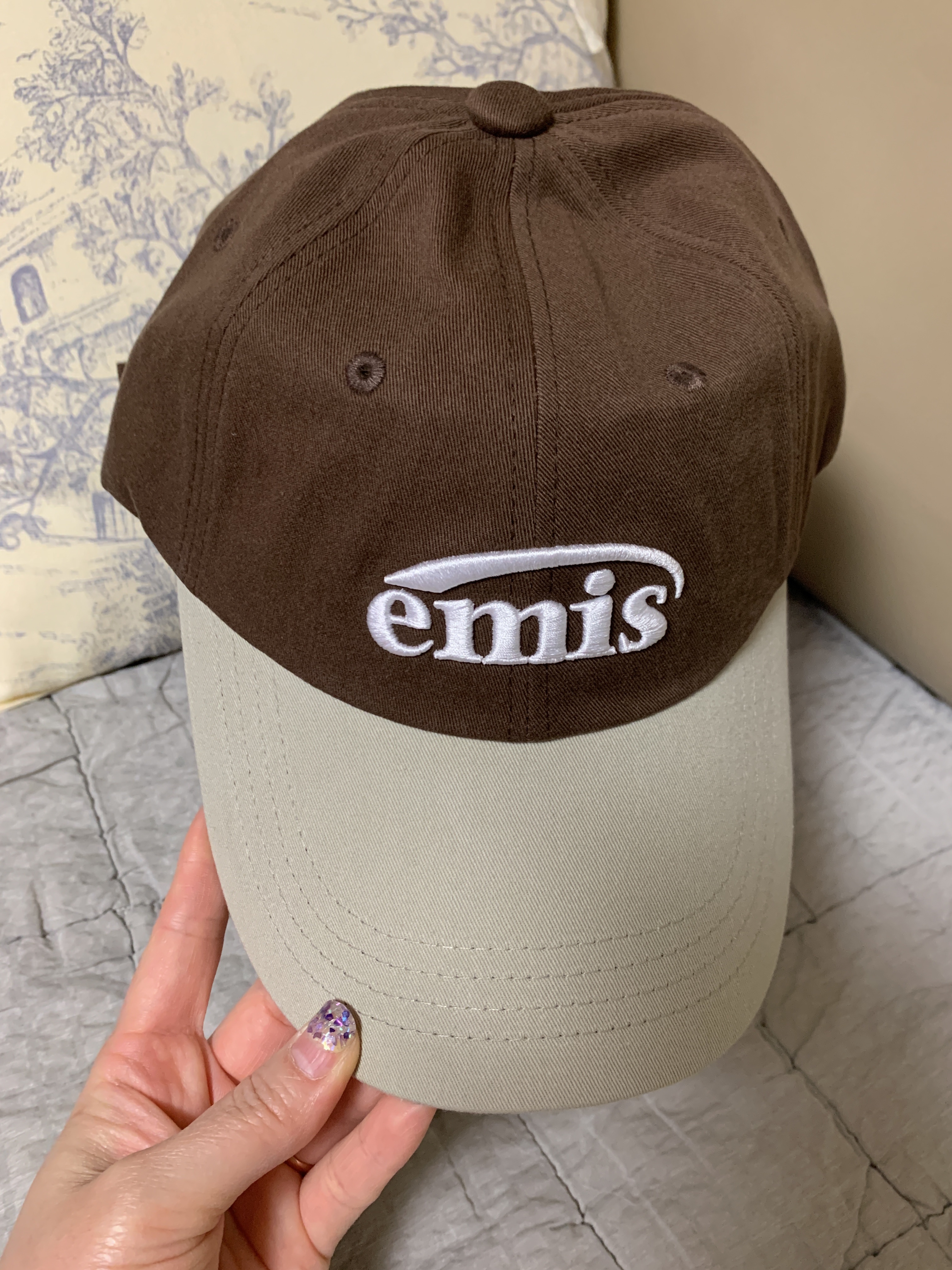 Emis New Logo Mix Ball Cap Beige Brown 착용 스타일 - 2
