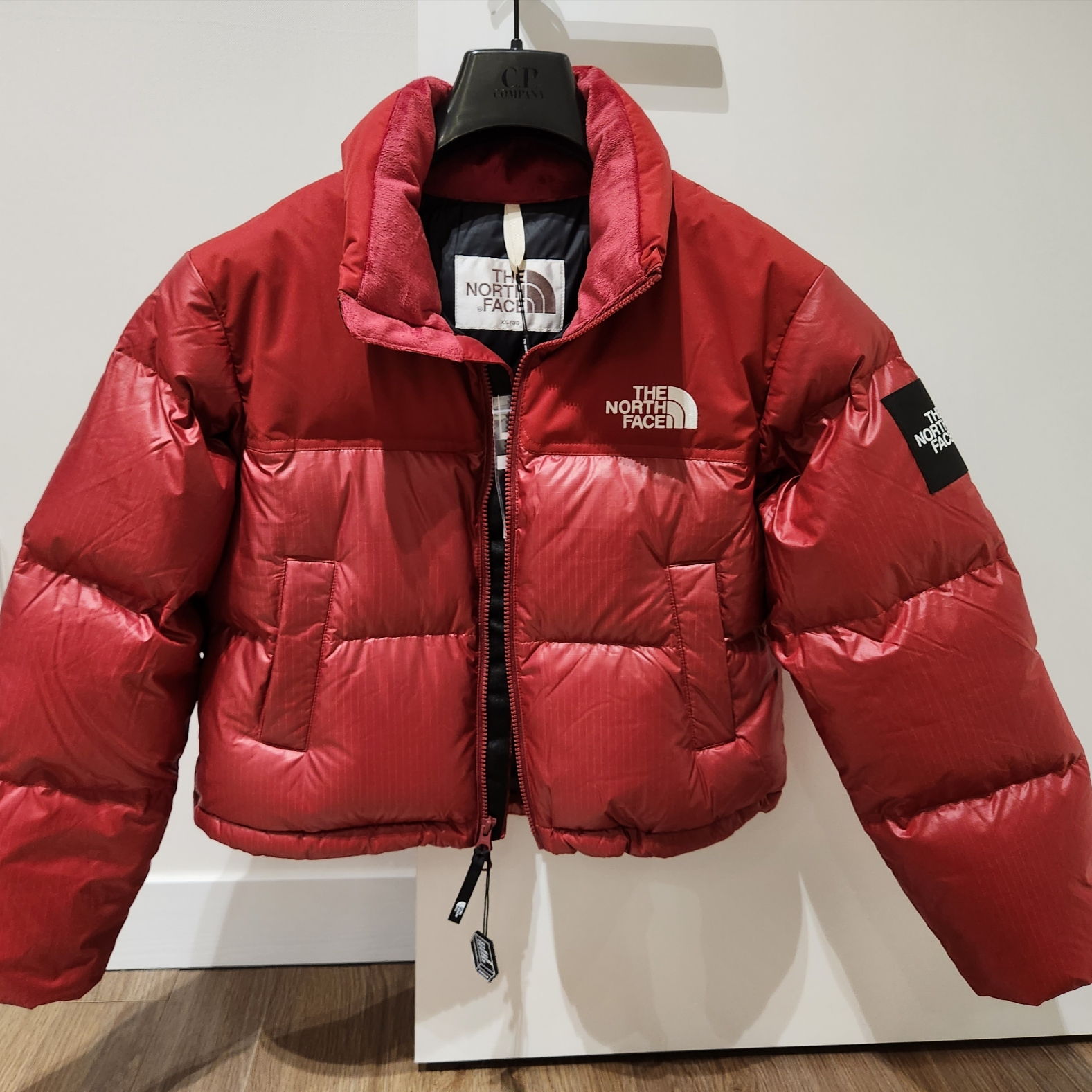 (W) The North Face White Label Novelty Nuptse Down Jacket Dark Red 착용 스타일 - 1