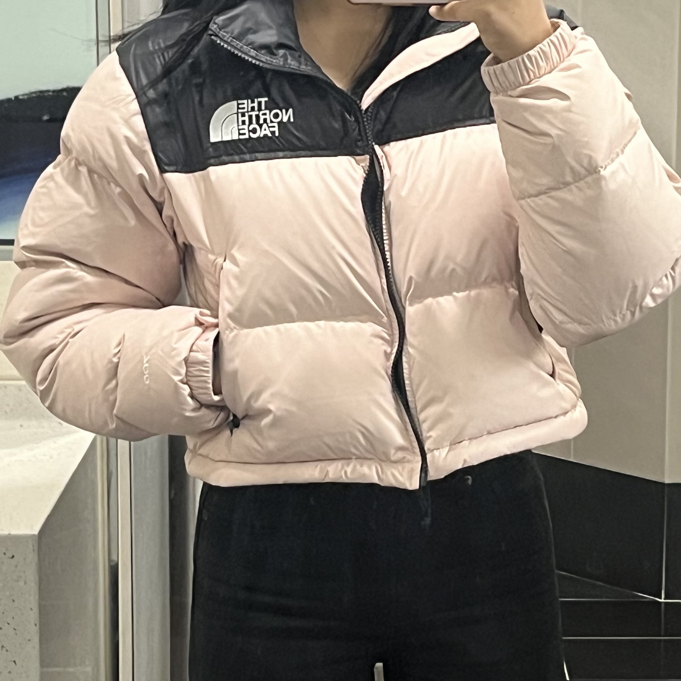 (W) The North Face Nuptse Short Jacket Pink Moss 착용 스타일