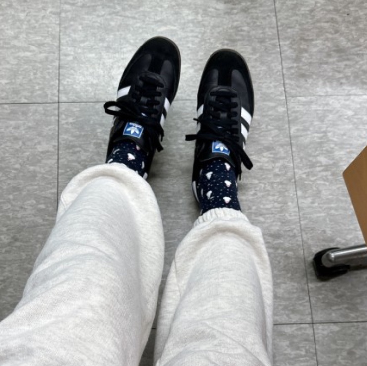 Adidas Samba OG Black White Gum 착용 스타일