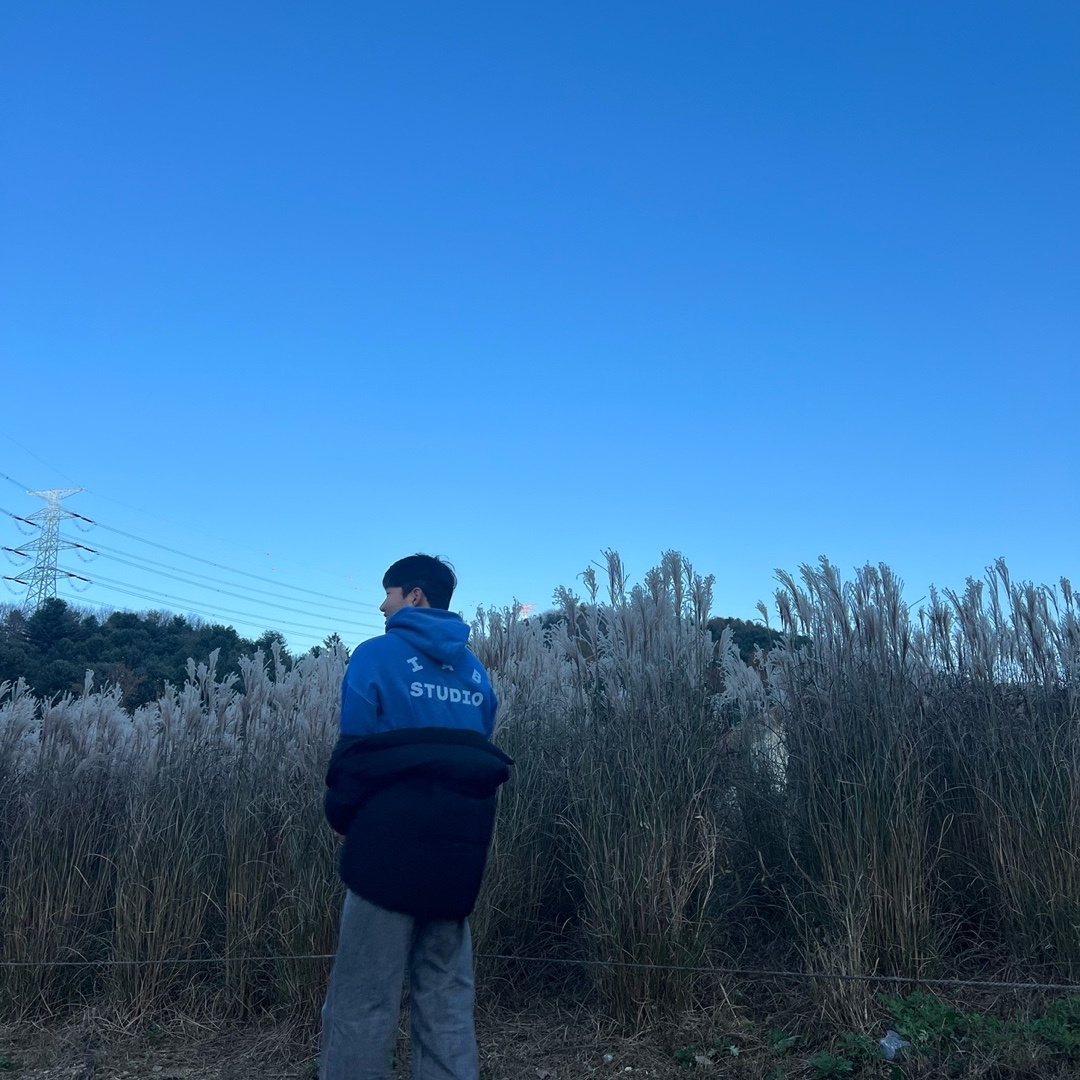 IAB Studio Pigment Hoodie Royal Blue - 22FW 착용 스타일 - 2