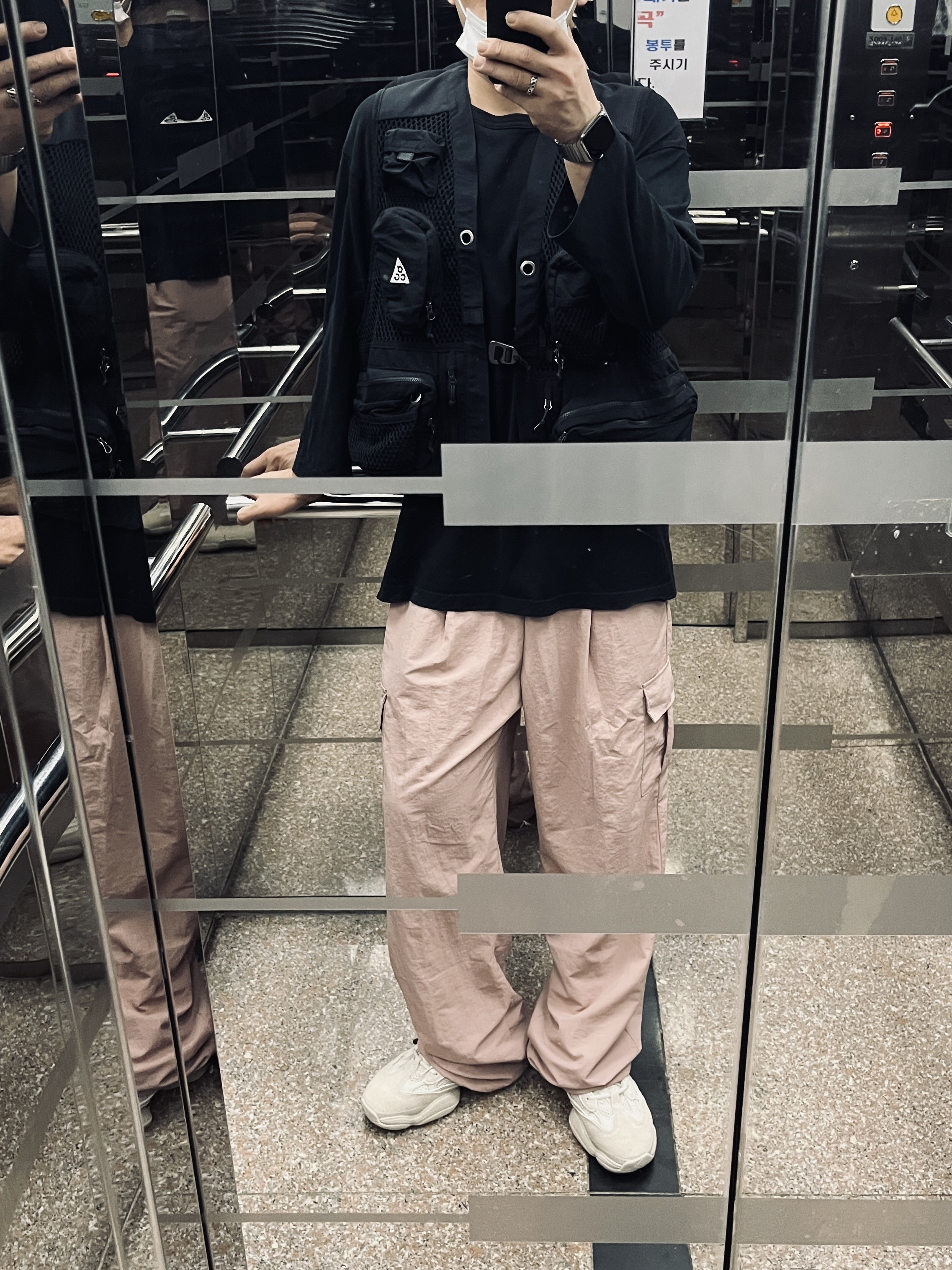 Nike ACG Buttles Vest Black - Asia, Adidas Yeezy 500 Blush 2022 착용 스타일