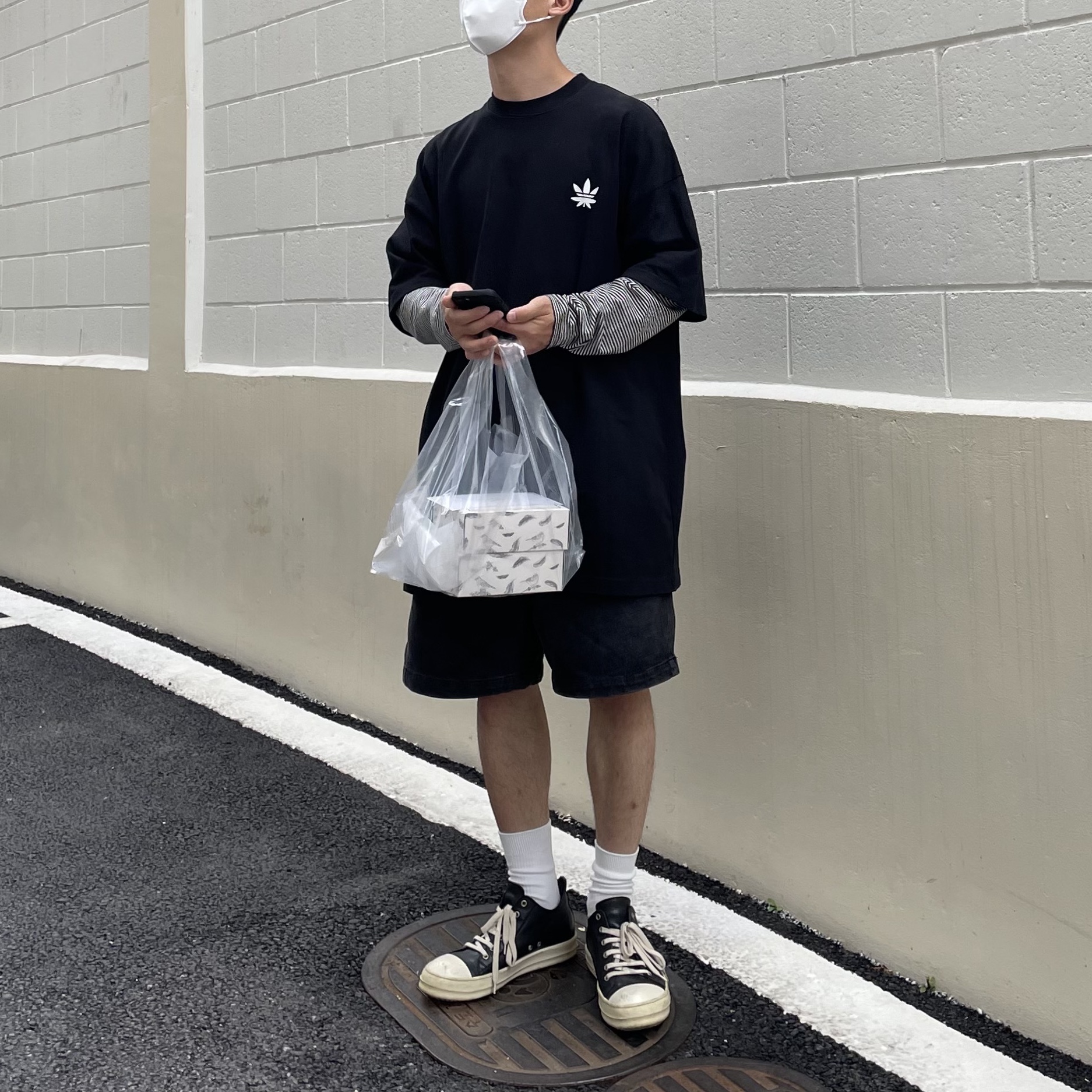 Rick Owens Full Grain Calf Leather Strobe Low Sneakers Black Milk White 착용 스타일 - 2