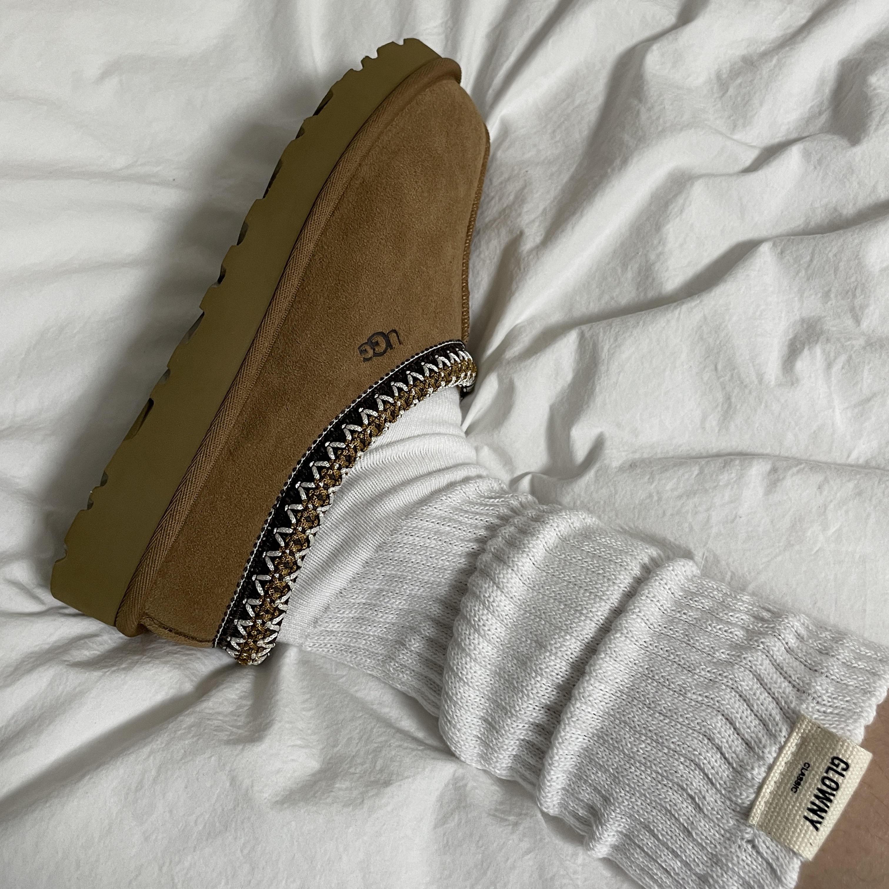 (W) UGG Tasman Slipper Chestnut 착용 스타일 - 1