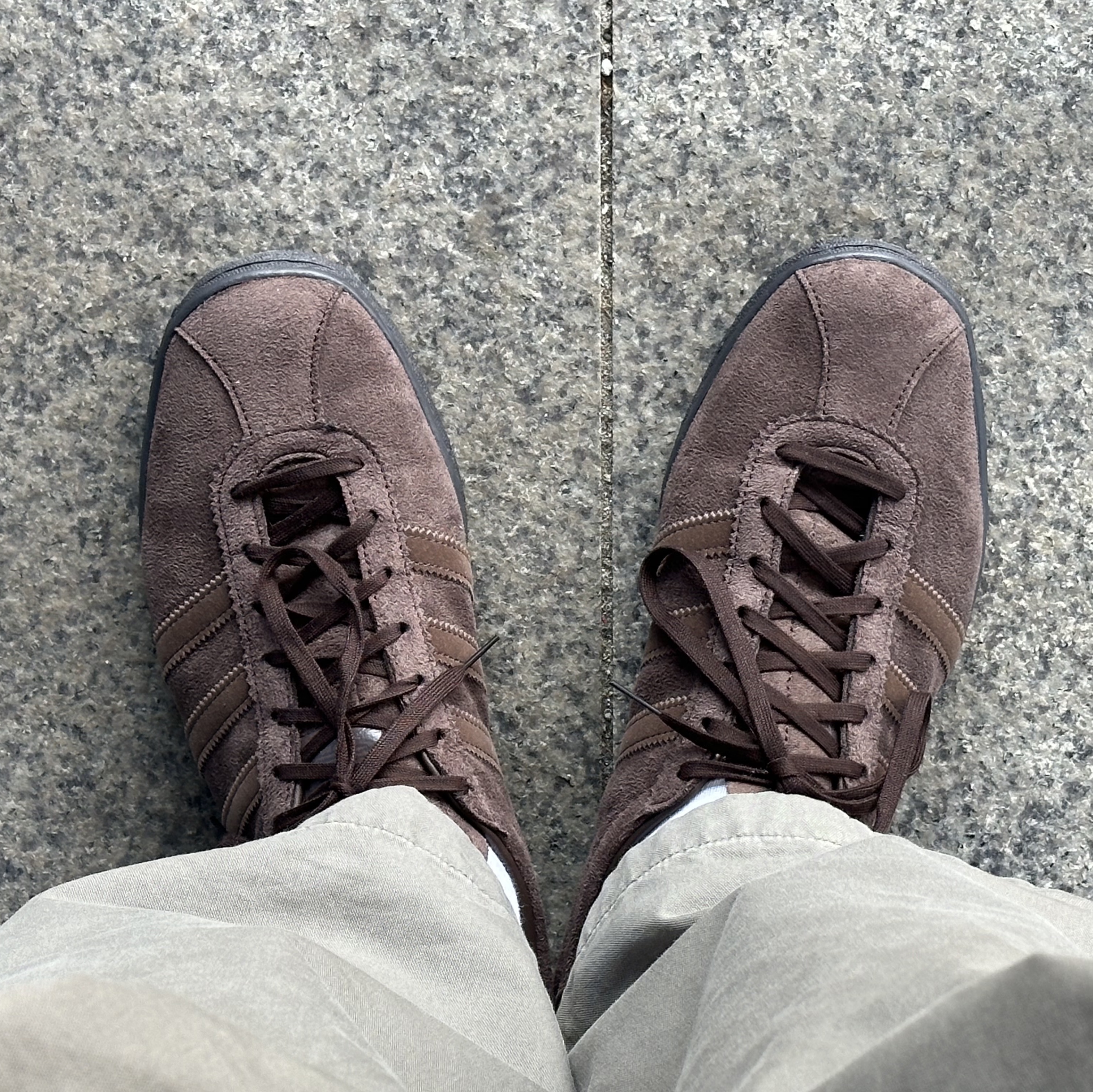 Adidas Tobacco Gruen Dark Brown 착용 스타일