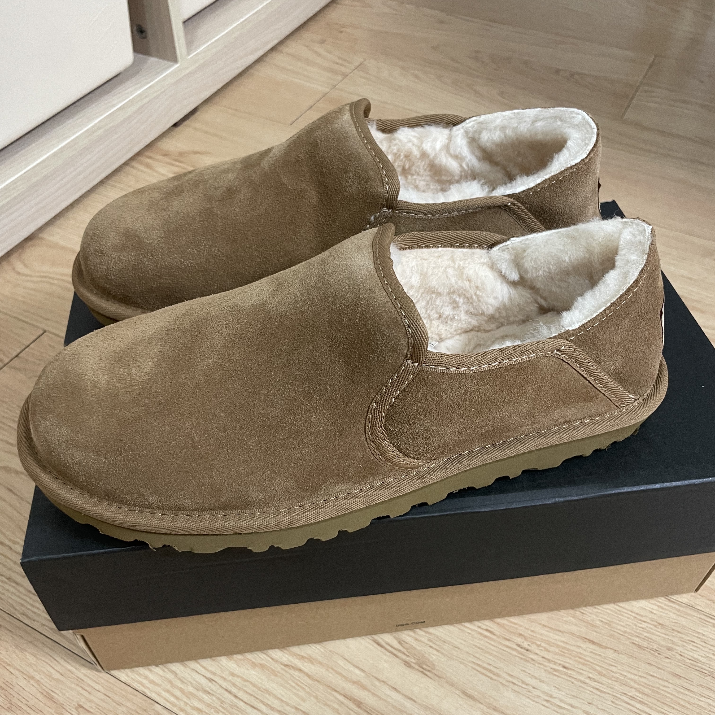 UGG Kenton Slipper Chestnut 착용 스타일 - 1
