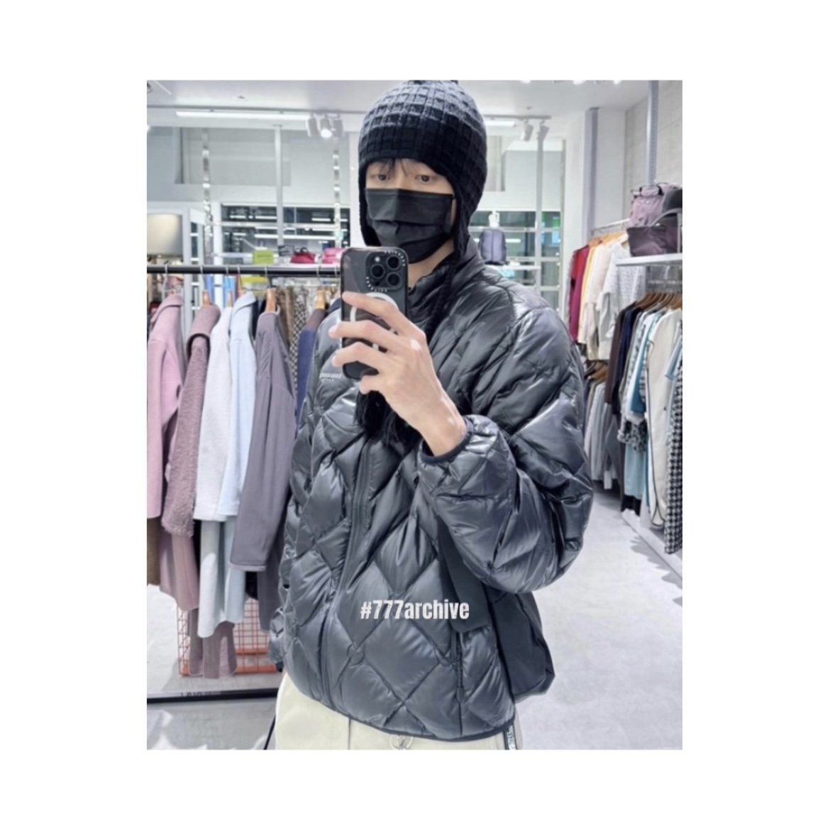 Thisisneverthat Ultralight Down Jacket Black, New Balance x Stone Island 991v2 Made in UK Black Olive Night 착용 스타일 - 1