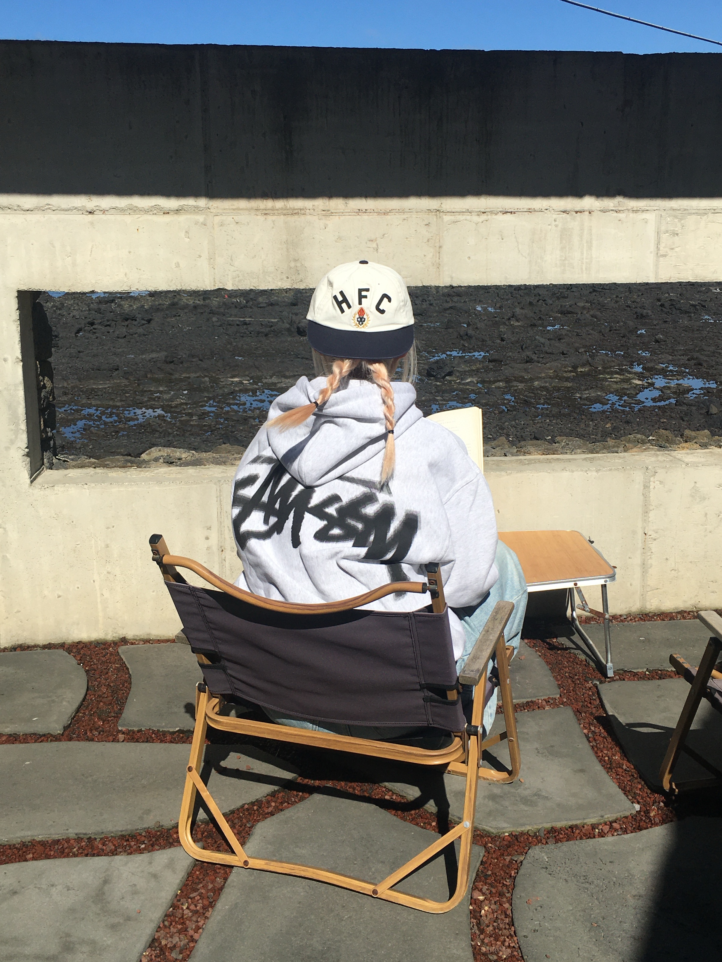 Stussy Dizzy Stock Hoodie Ash Heather 착용 스타일