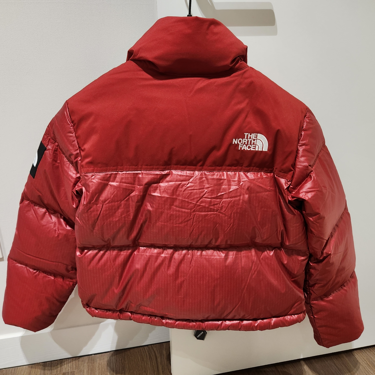 (W) The North Face White Label Novelty Nuptse Down Jacket Dark Red 착용 스타일 - 2