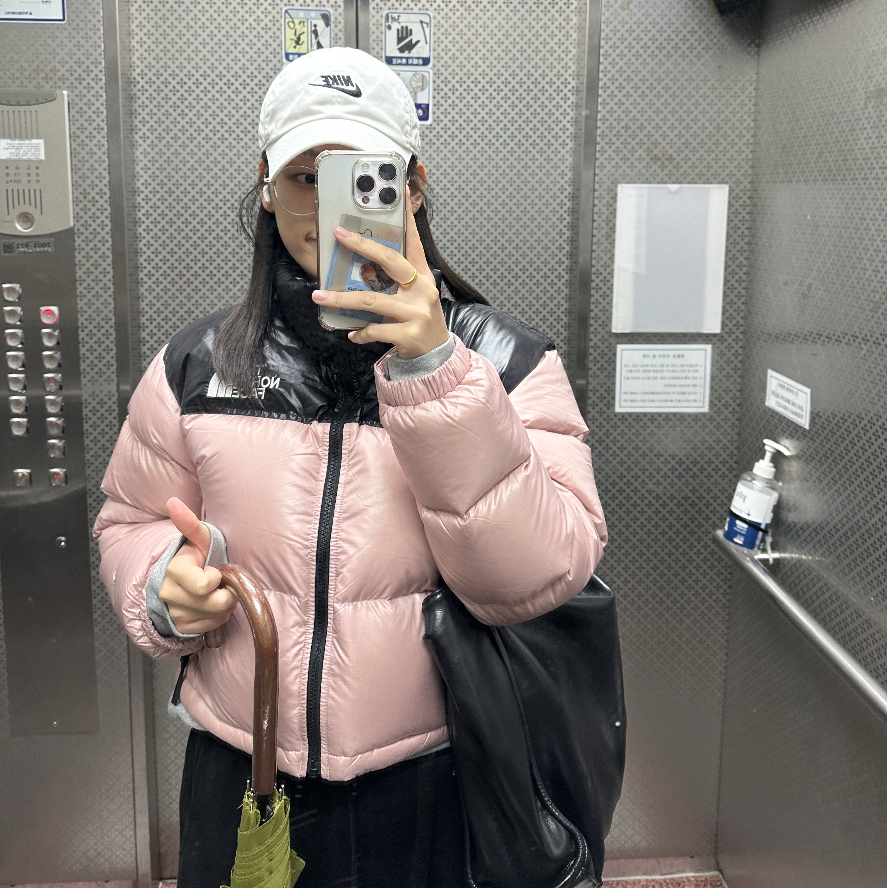 (W) The North Face Nuptse Short Jacket Pastel Pink 착용 스타일 - 1