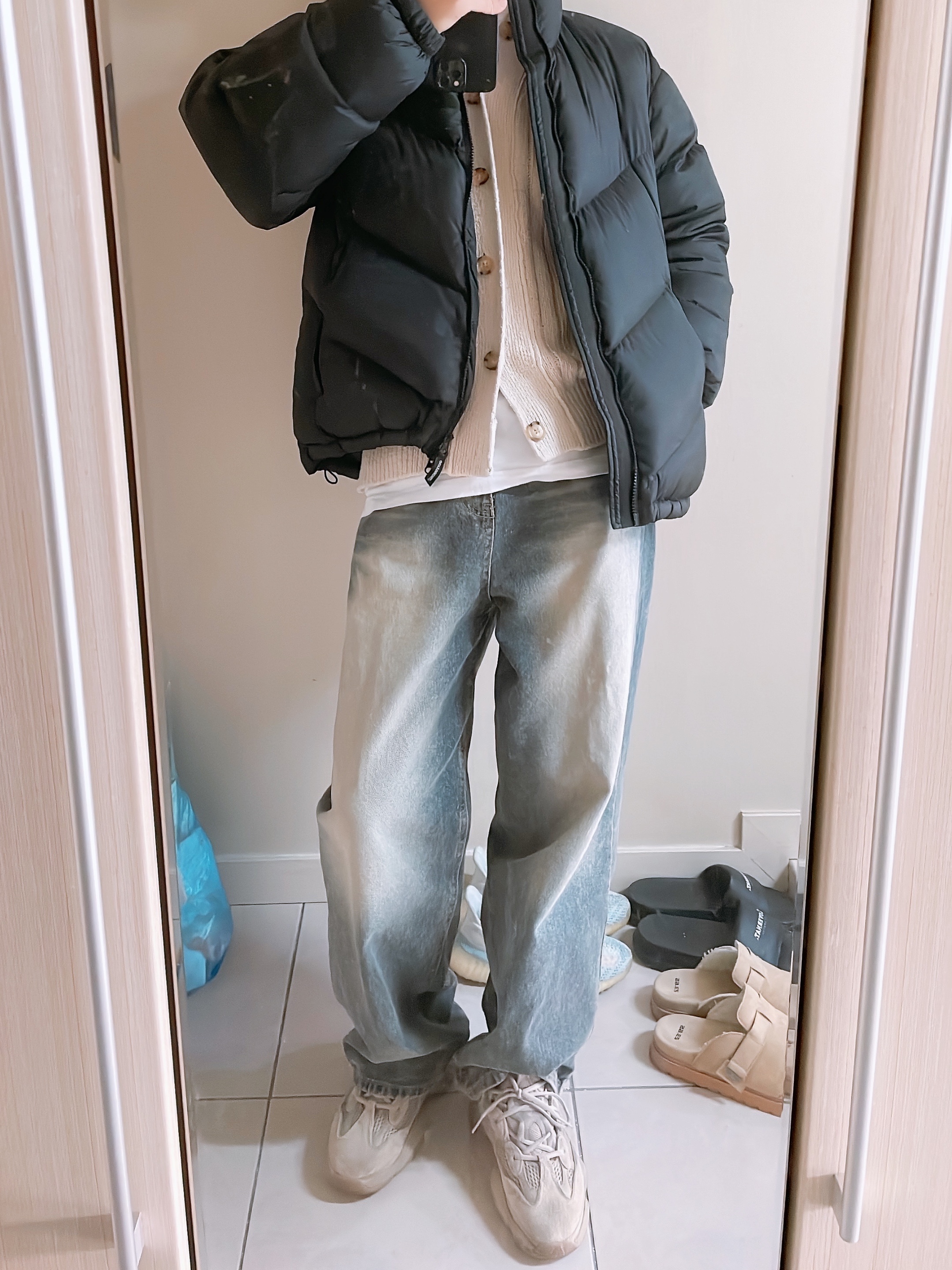 Adidas Yeezy 500 Taupe Light 착용 스타일