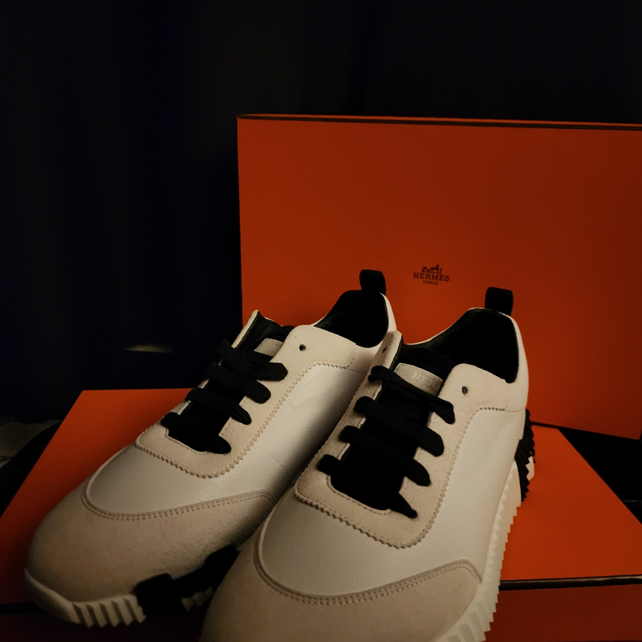 (W) Hermes Bouncing Sneakers Sport Suede Goatskin & Blanc Noir 착용 스타일
