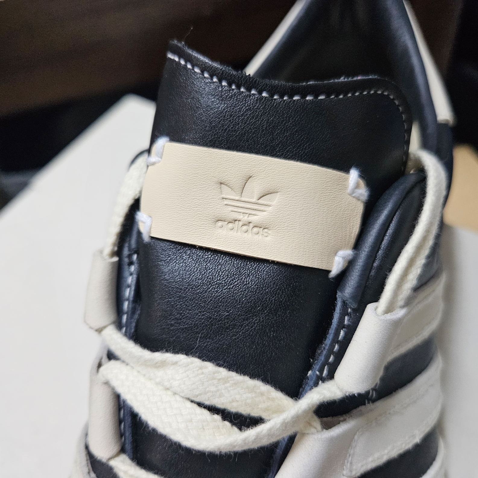 Adidas x Foot Industry Gazelle Core Black Cream White 착용 스타일 - 2