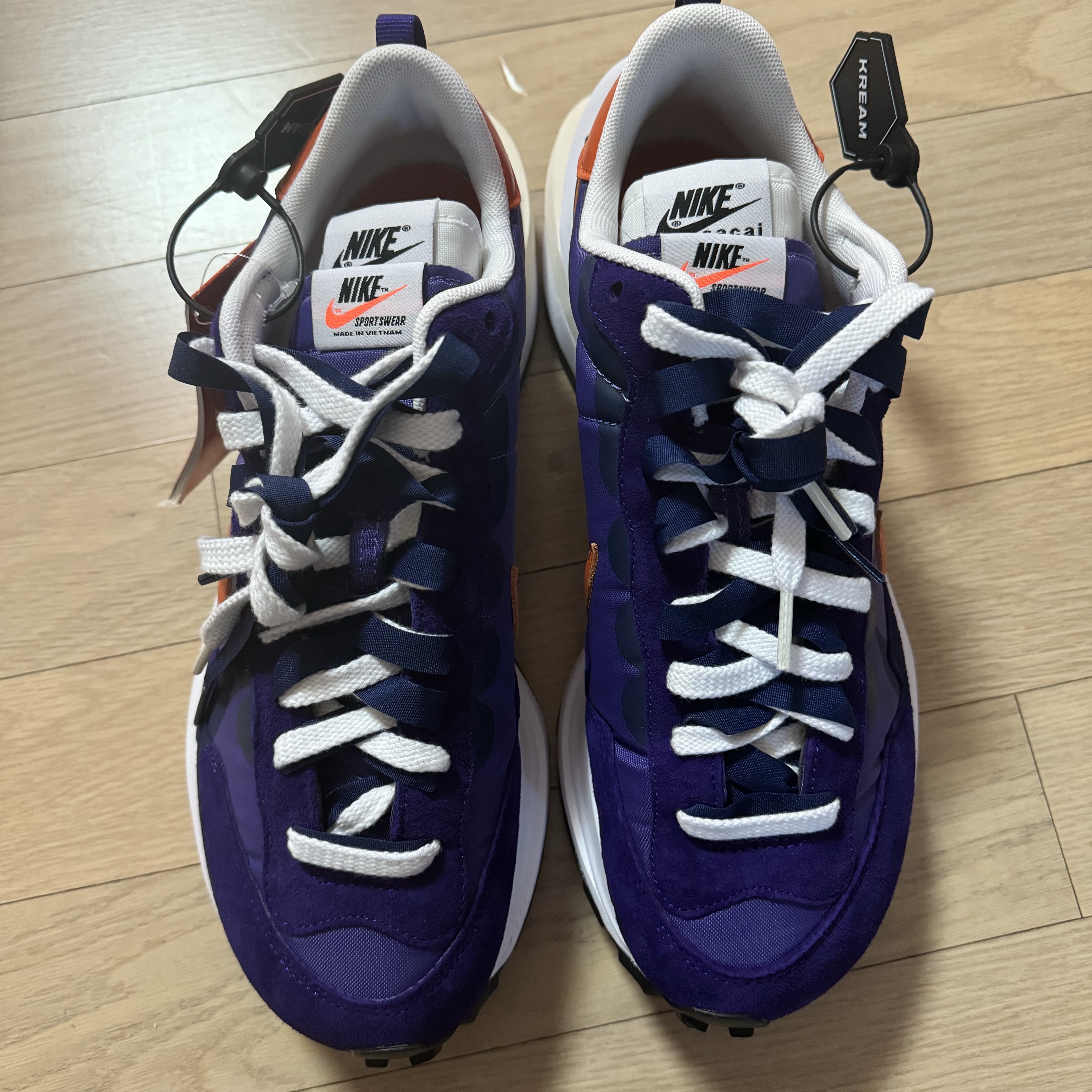 Nike x Sacai VaporWaffle Dark Iris 착용 스타일 - 2