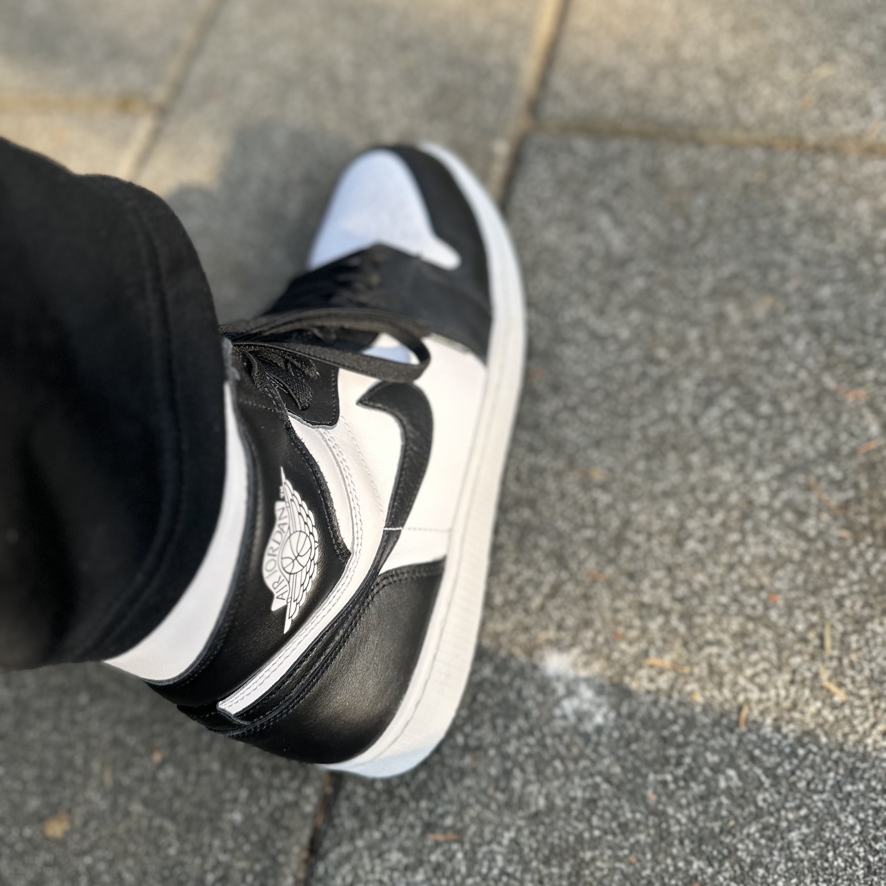 Jordan 1 Retro High OG Black White 2014 착용 스타일 - 3