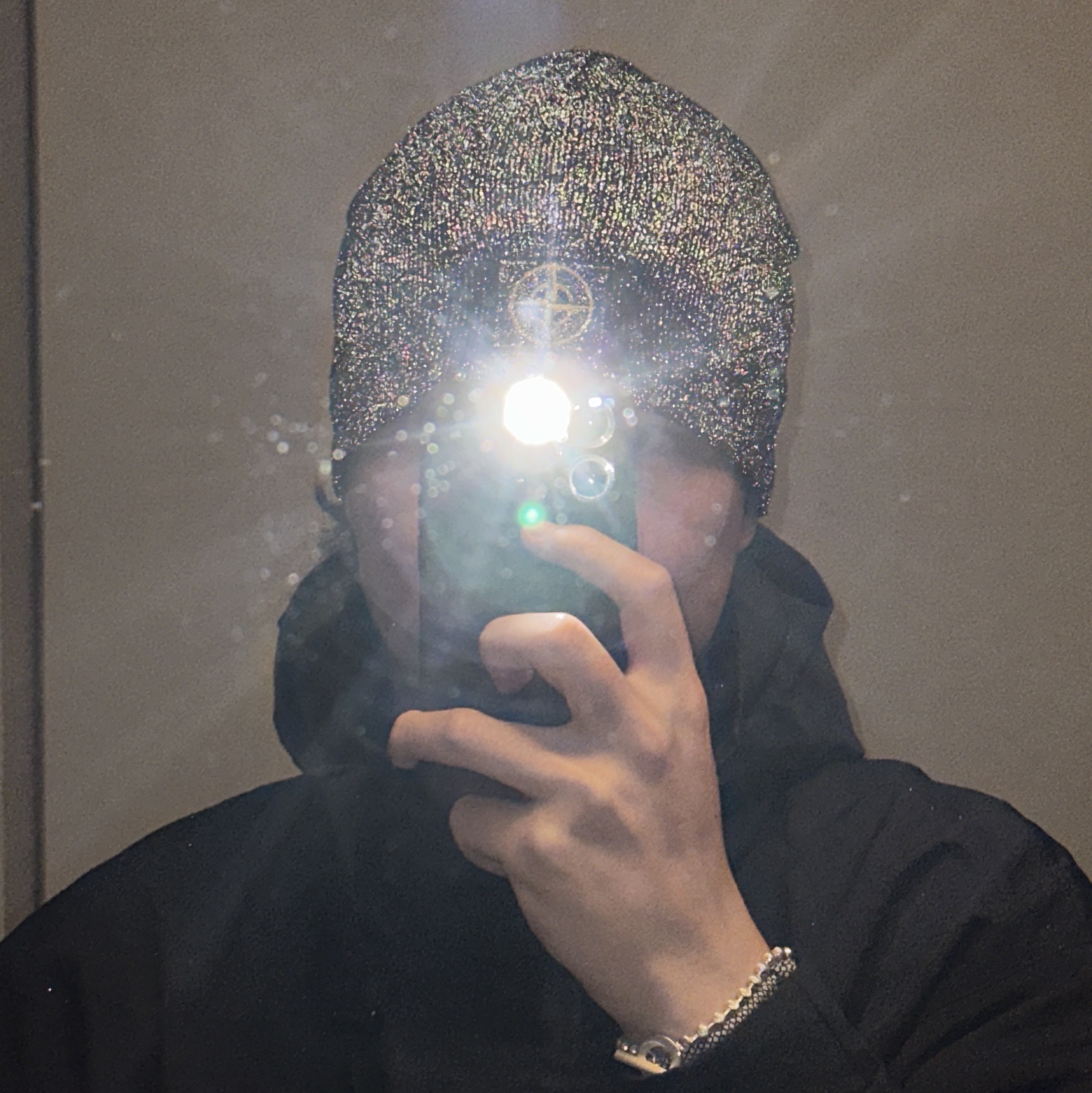 Supreme x Stone Island Reflective Beanie Black - 23FW, Beats Studio 3 Wireless Over Ear Headphone Shadow Grey (Korean Ver.) 착용 스타일 - 1