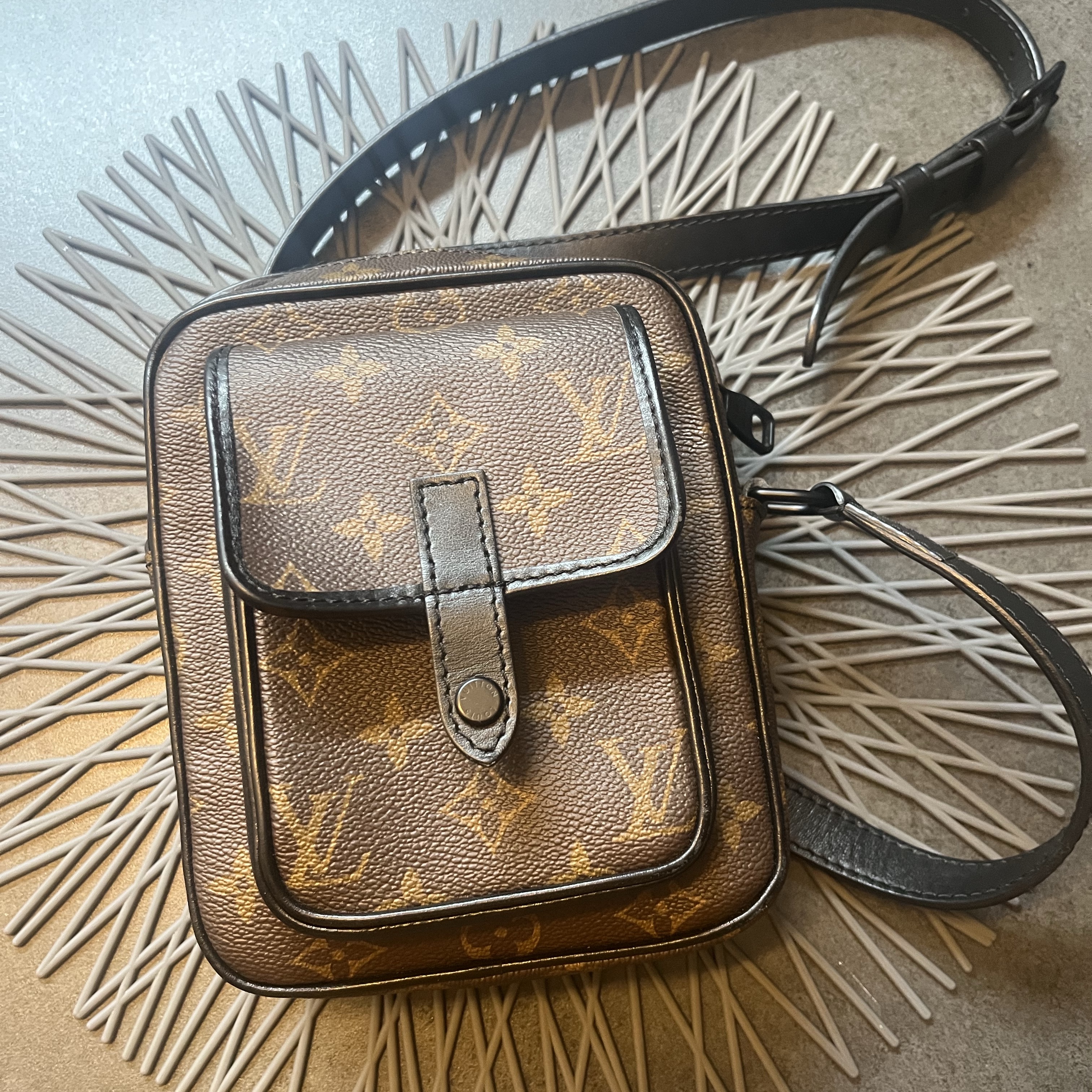 Louis Vuitton Christopher Wearable Wallet Monogram 착용 스타일