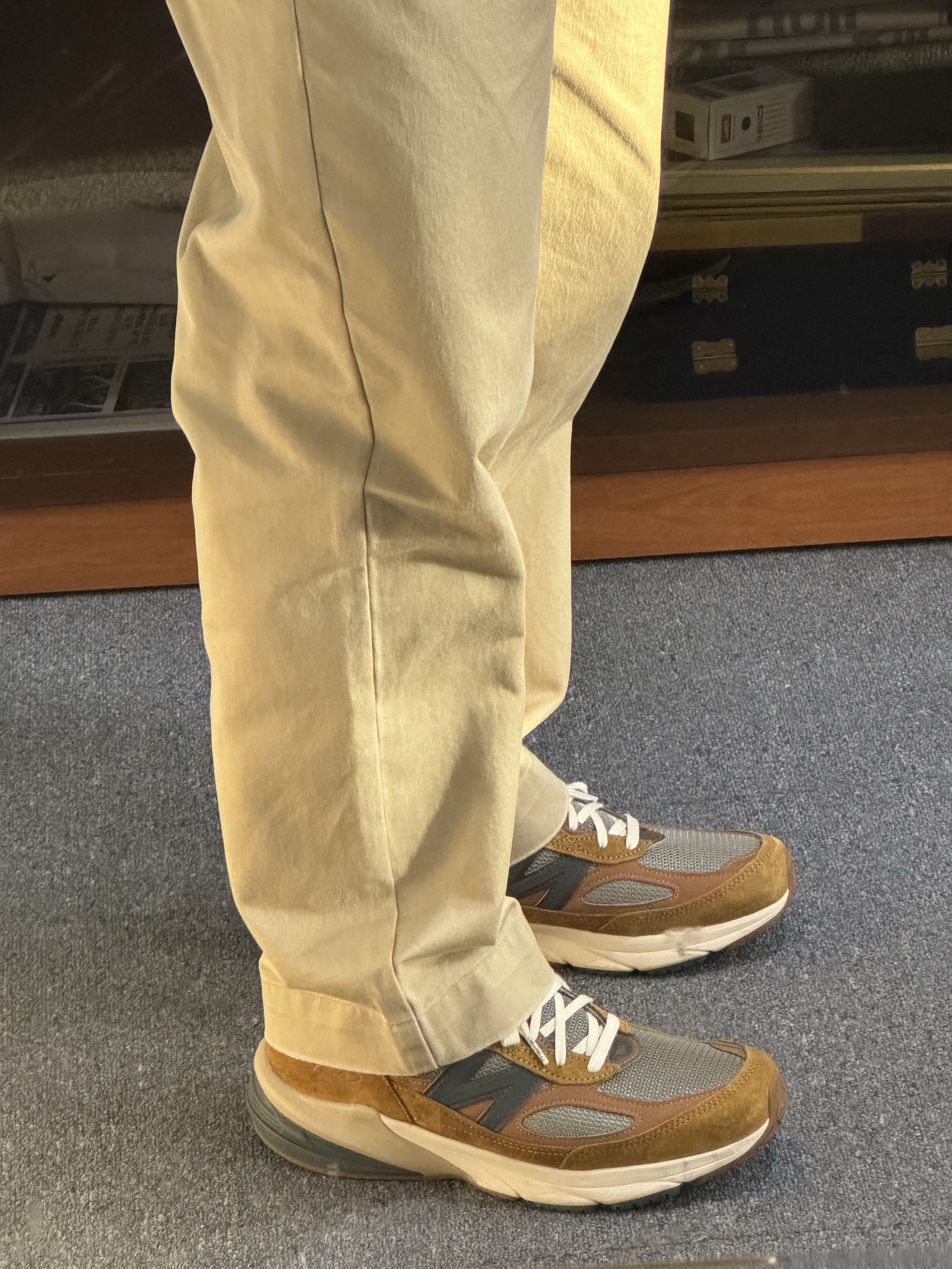 New Balance x Carhartt WIP 990v6 Made in USA Hamilton Brown Military Green 착용 스타일 - 2
