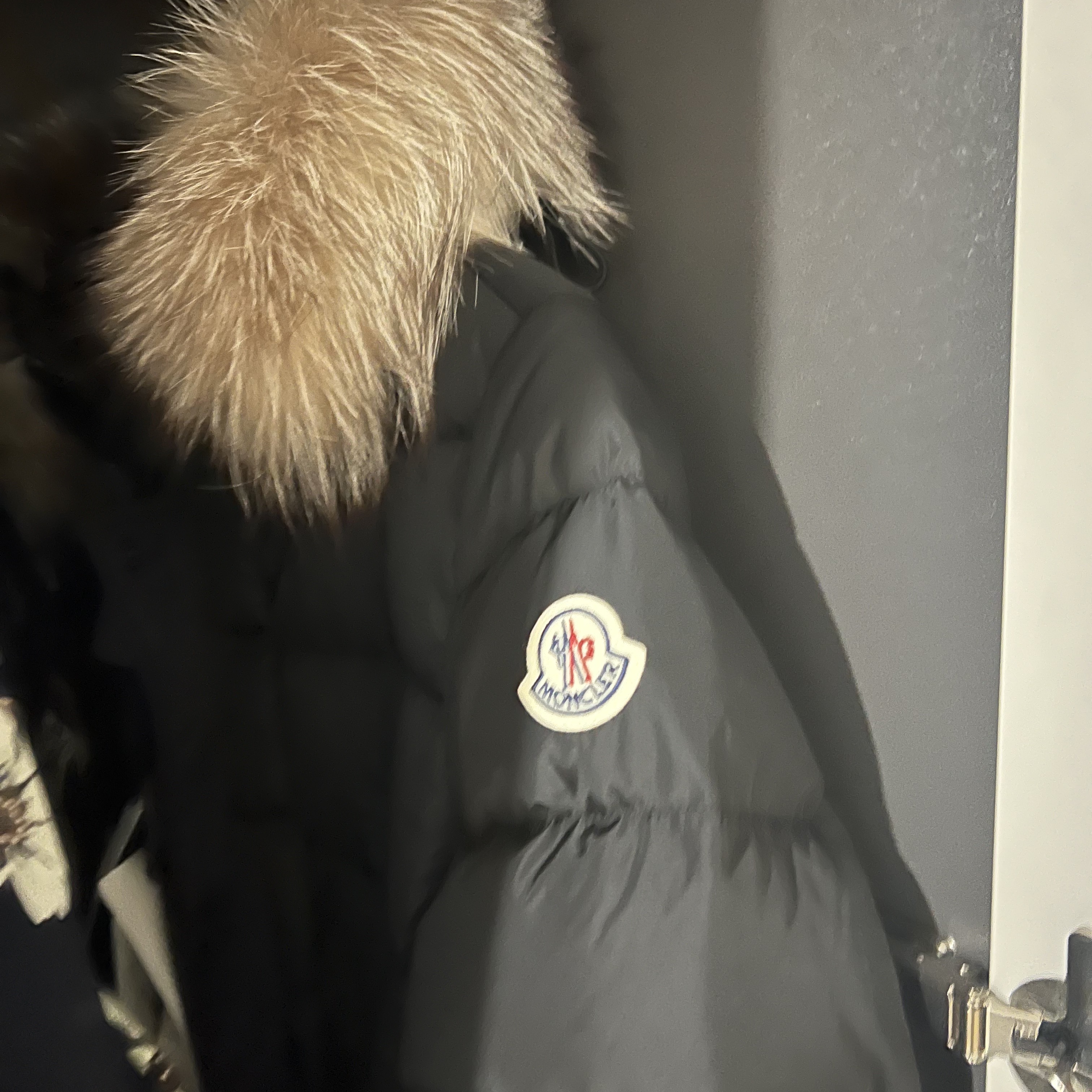 (W) Moncler Khloe Long Down Jacket Black - 23FW 착용 스타일
