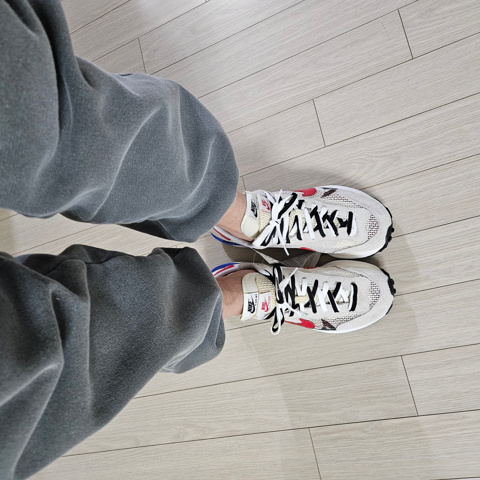 Nike x Sacai VaporWaffle Royal Fuchsia 착용 스타일