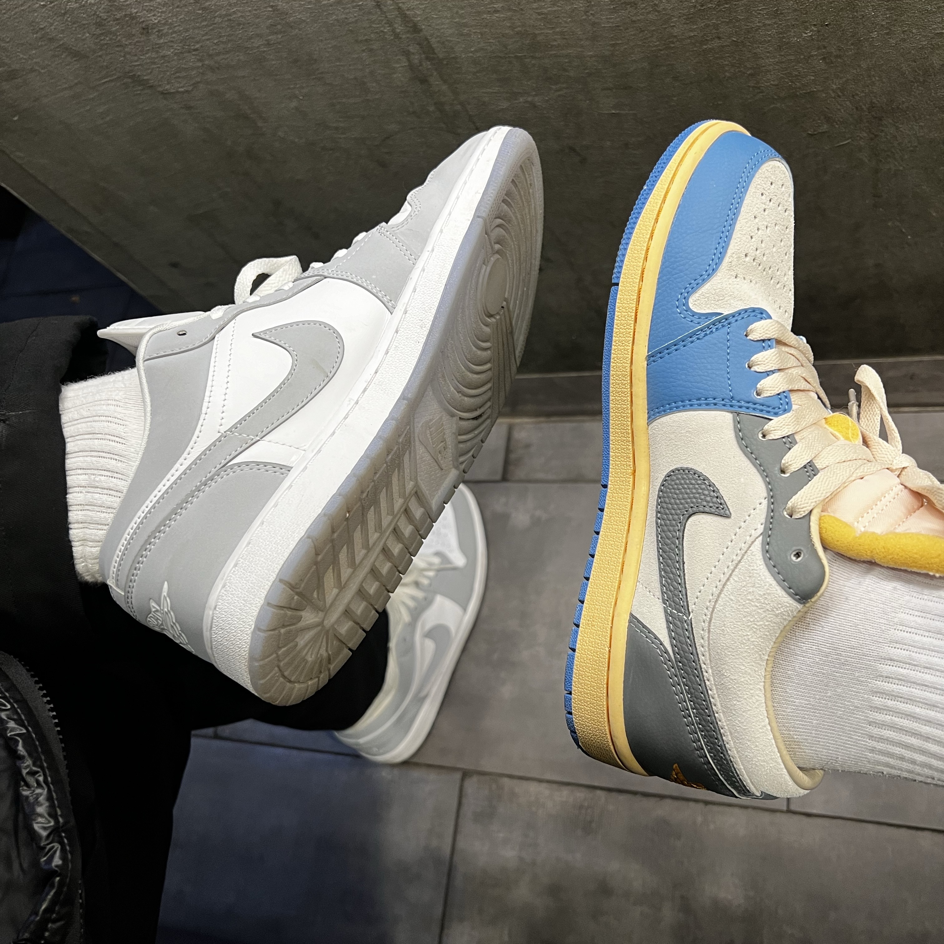 Jordan 1 Low SE Tokyo 96, (W) Jordan 1 Low White Wolf Grey 착용 스타일 - 1