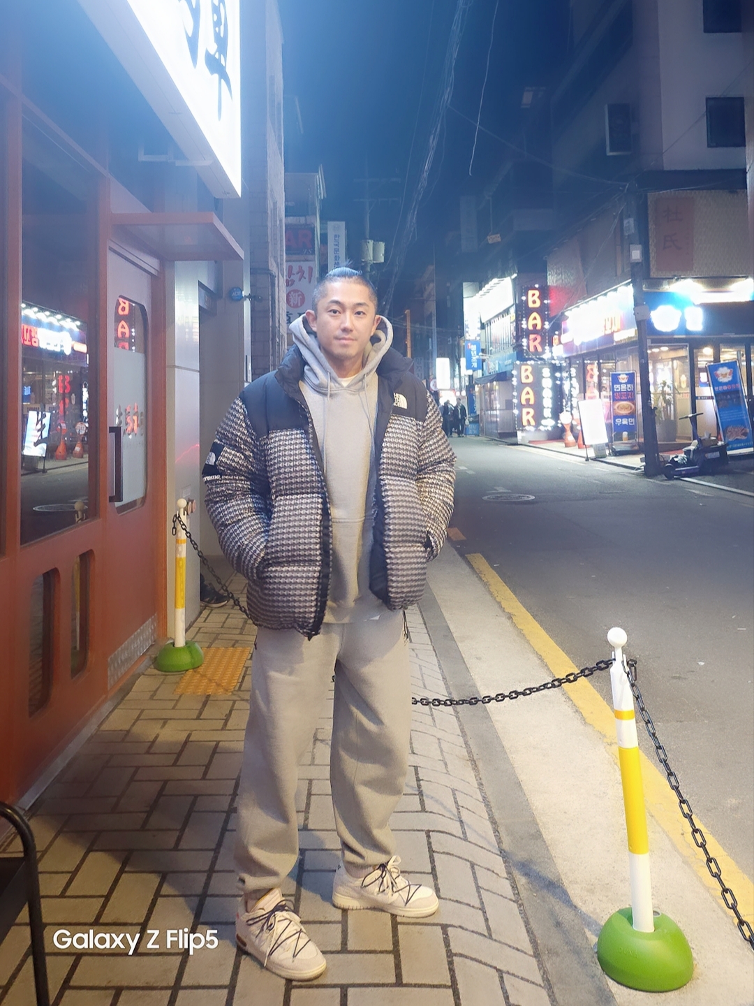 Supreme x The North Face Studded Nuptse Jacket Black - 21SS, Nike x Stussy NRG RA Fleece Pants Dark Grey Heather (DJ9490-063) 착용 스타일 - 2