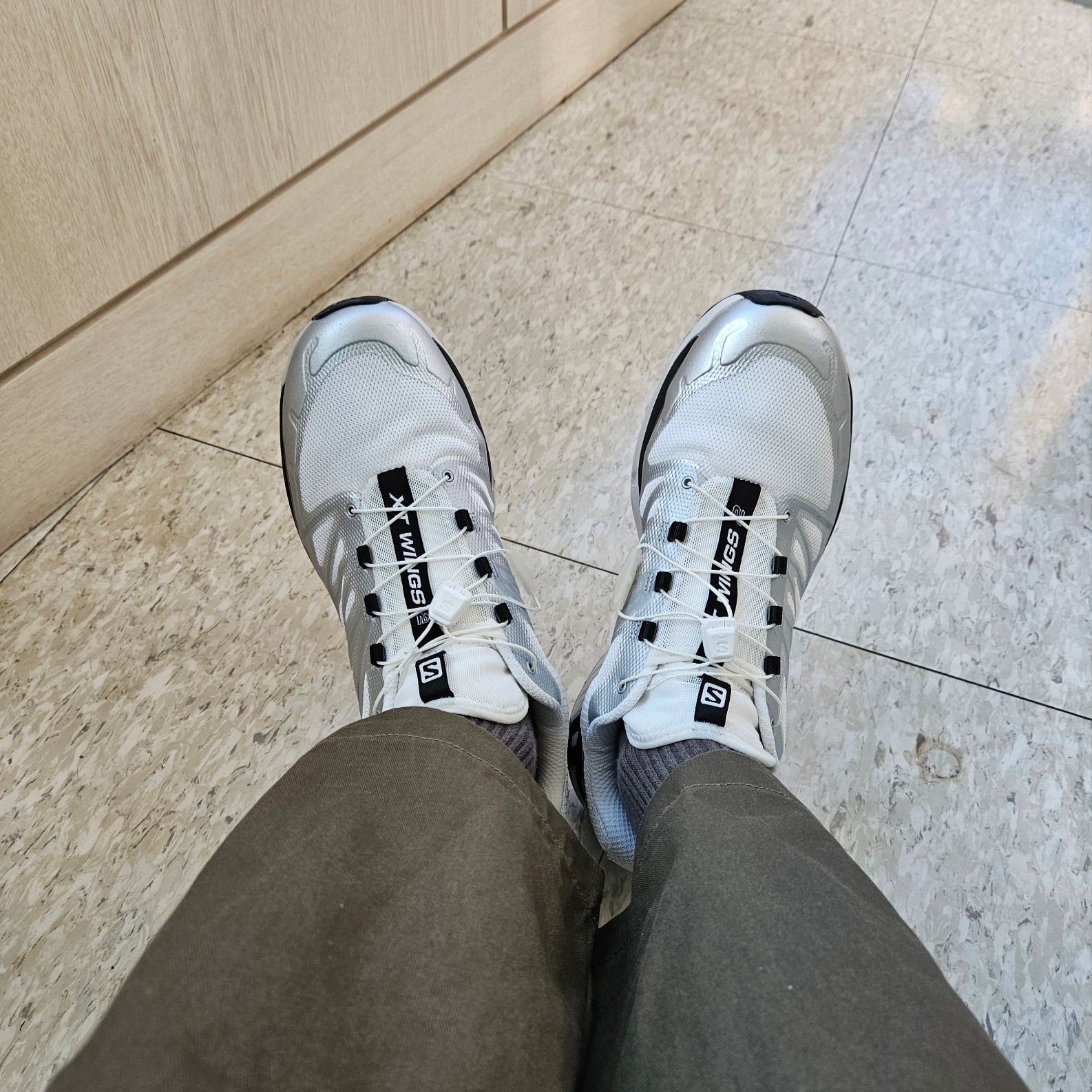 Salomon XT-Wings 2 White Silver Metallic, Stone Island 503A1 Stretch Wool Knit Cardigan Black - 22FW 착용 스타일 - 4