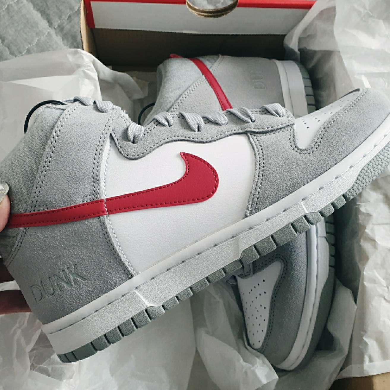 (GS) Nike Dunk High SE Athletic Club Grey Red 착용 스타일