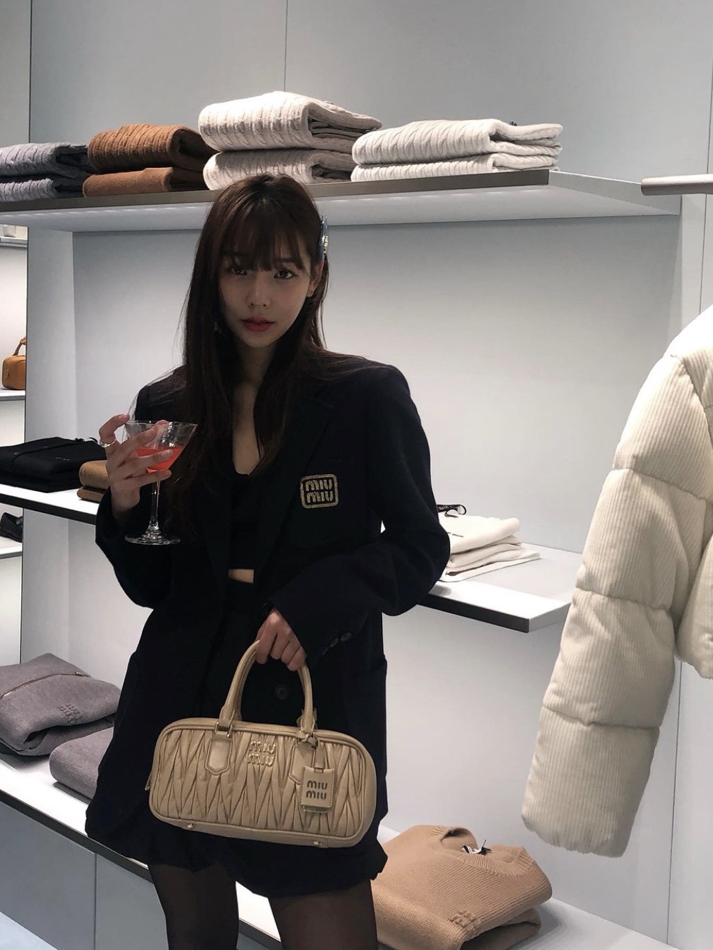 Miu Miu Arcadie Matelasse Nappa Leather Bag White 착용 스타일